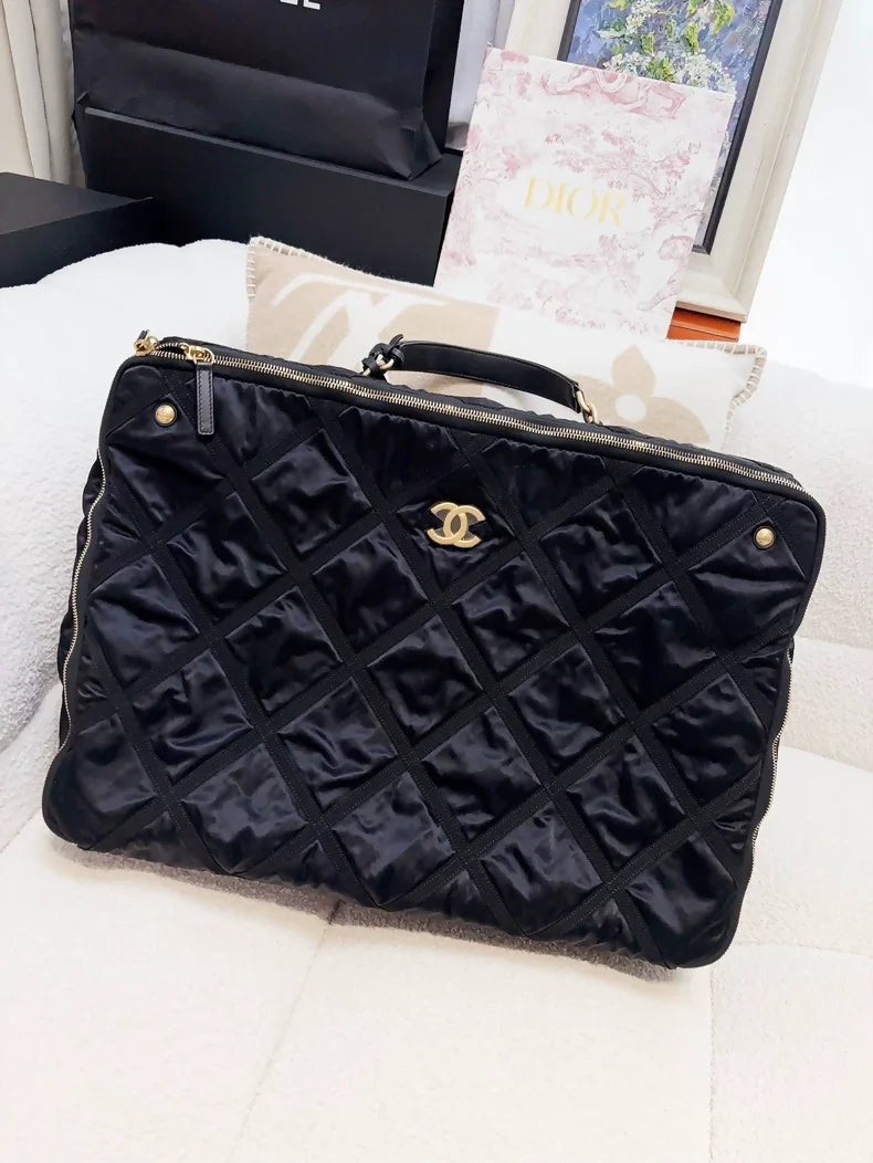 Chanel 22P travel box in black quilted nylon