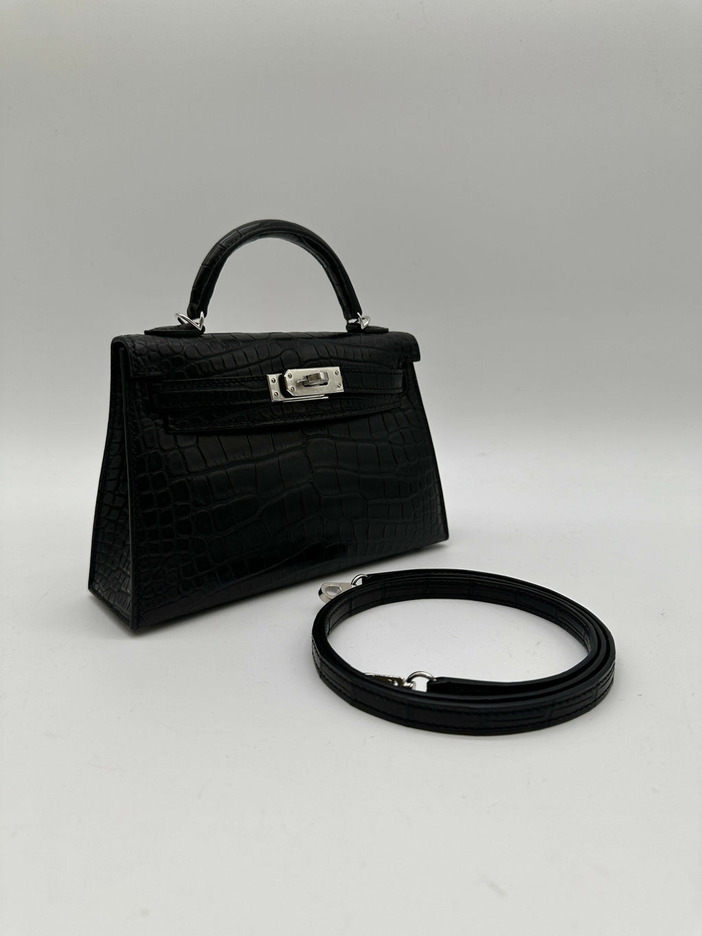 Hermès Kelly 20 Black Matte Alli Missi PHW B 2023