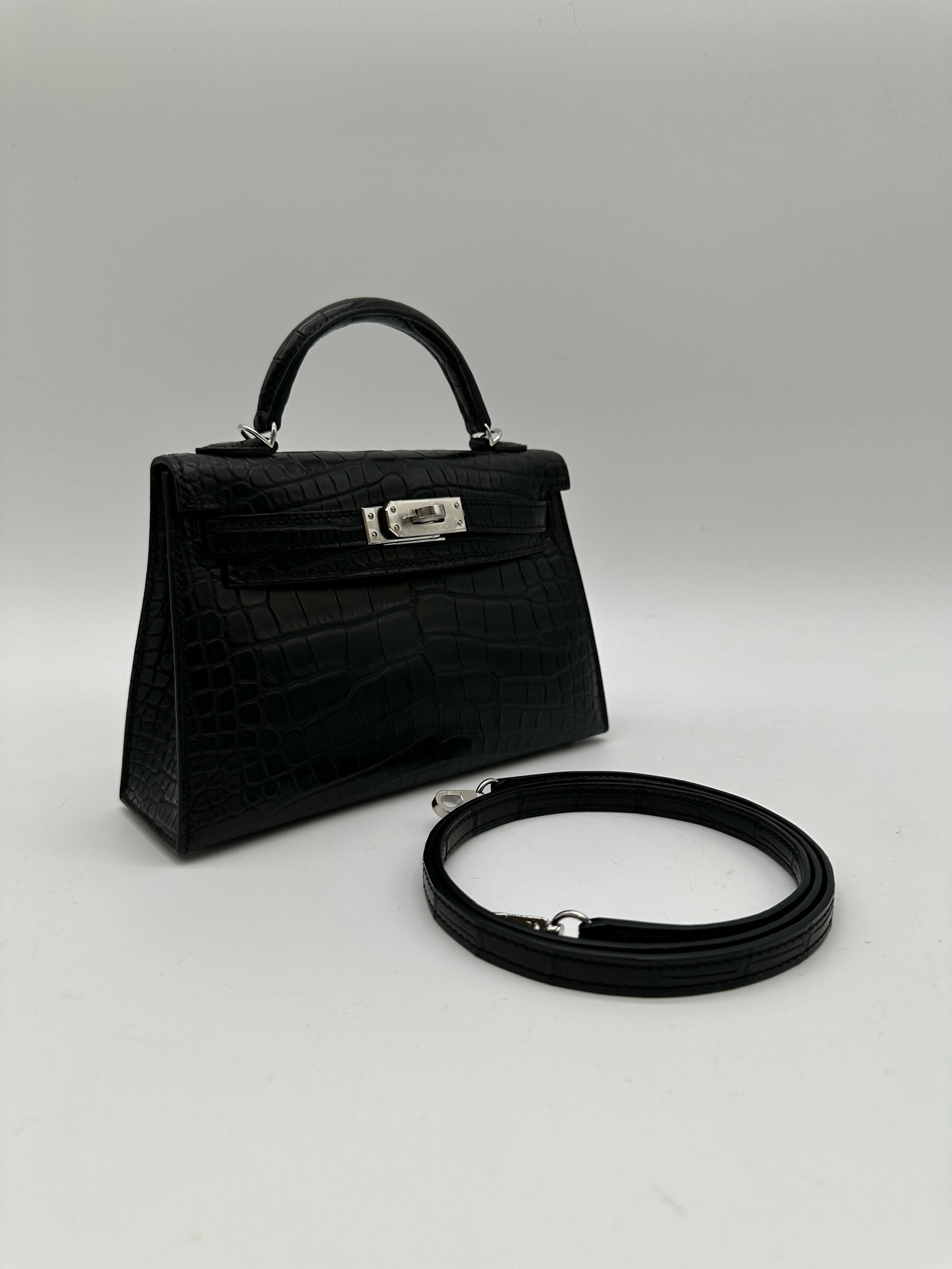 Hermès Kelly 20 Black Matte Alli Missi PHW B 2023