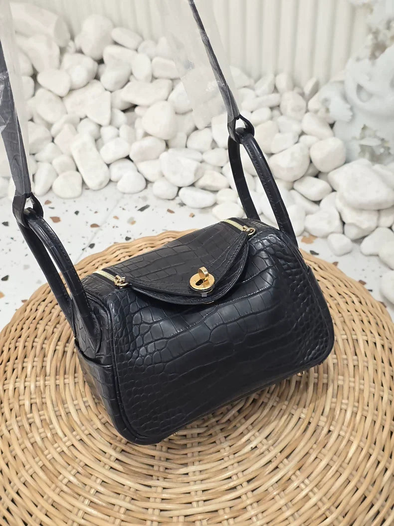 Hermès Mini Lindy black matte alligator leather Gold hardware
