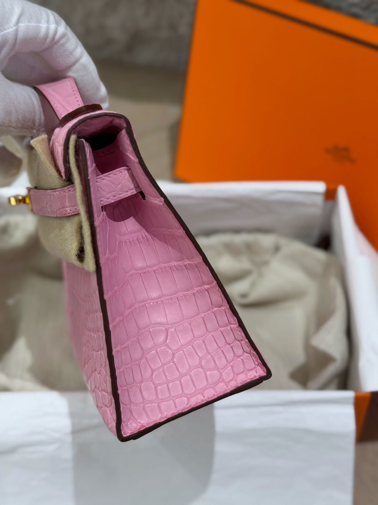 Hermès Kelly Pochette Pink Bubblegum 5P Matte Crocodile Leather Gold Hardware
