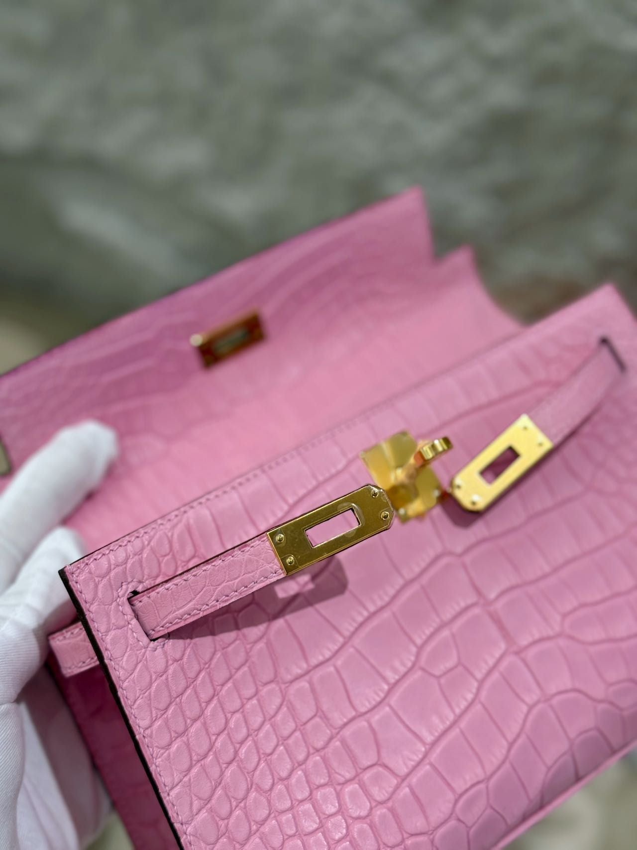 Hermès Kelly Pochette Pink Bubblegum 5P Matte Crocodile Leather Gold Hardware