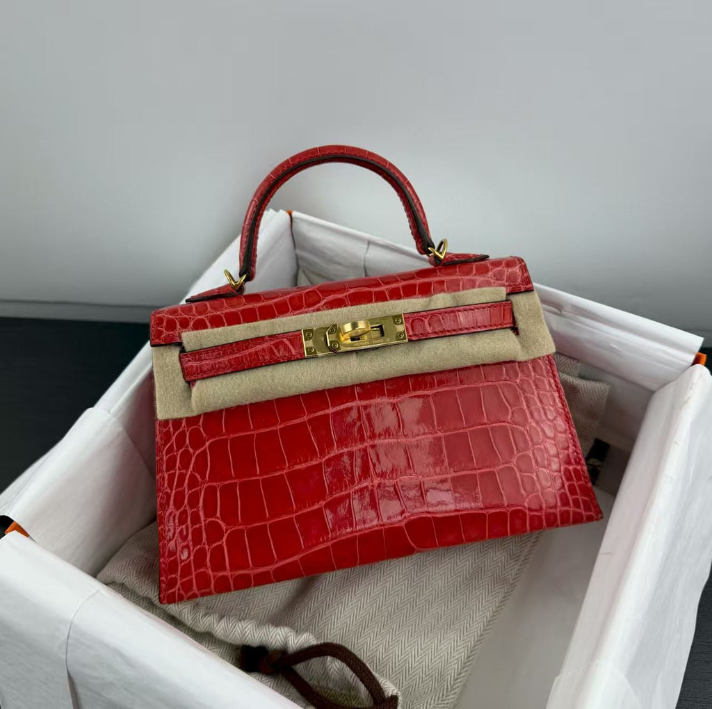 Hermès Mini Kelly 20 Rouge/Red A5 shiny crocodile gold hardware