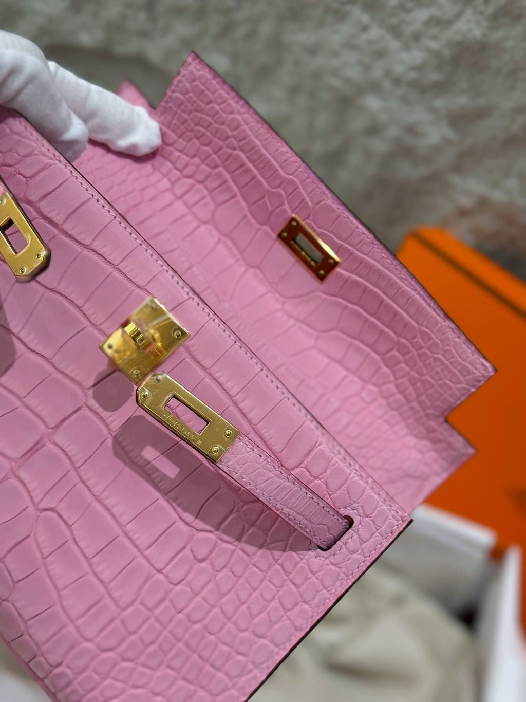 Hermès Kelly Pochette Pink Bubblegum 5P Matte Crocodile Leather Gold Hardware