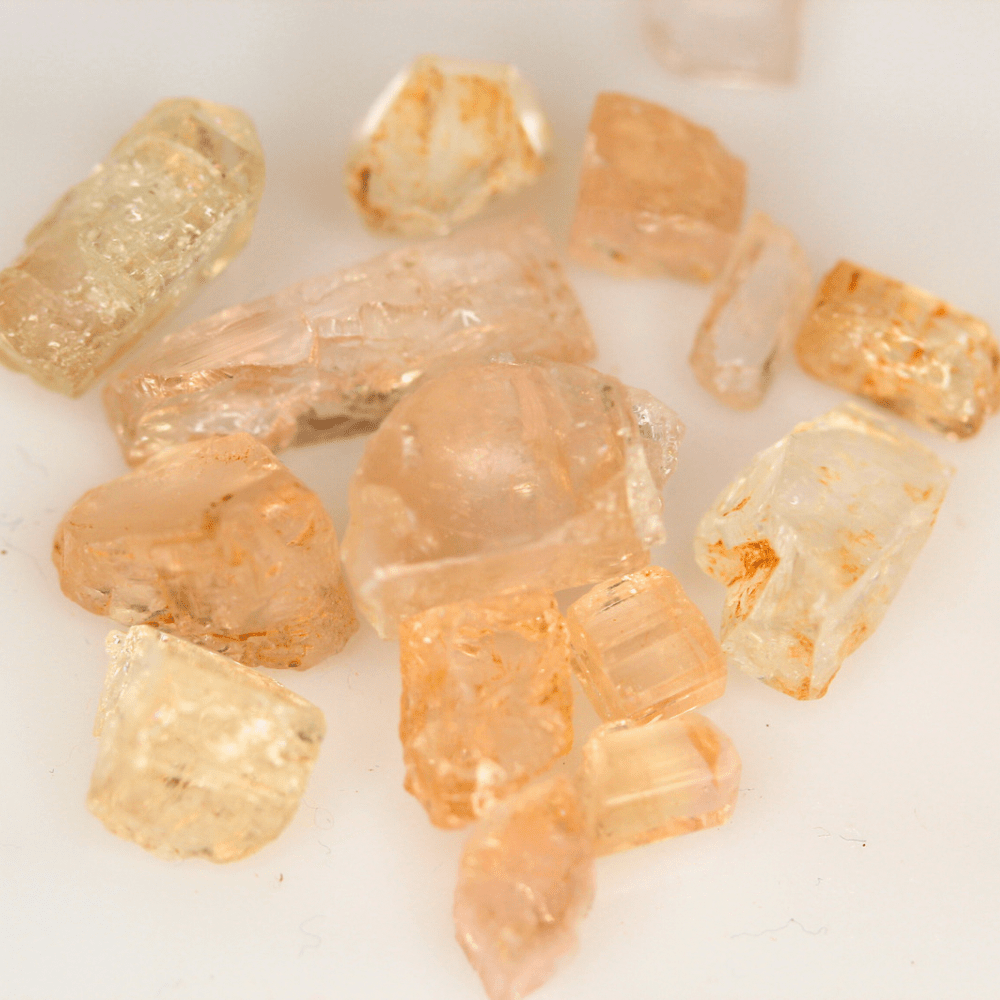Faceting rough topaz stone