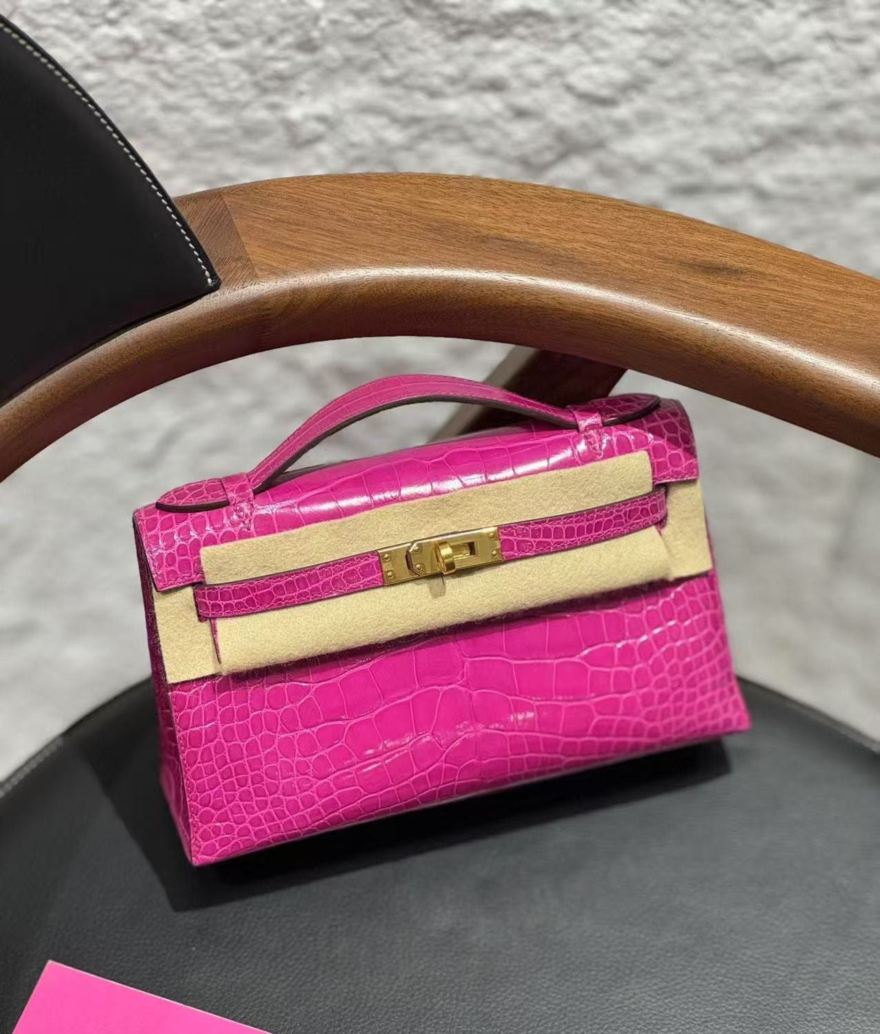 Hermes Kelly Pochette Rose Scheherazade Shiny Crocodile Leather Gold Hardware