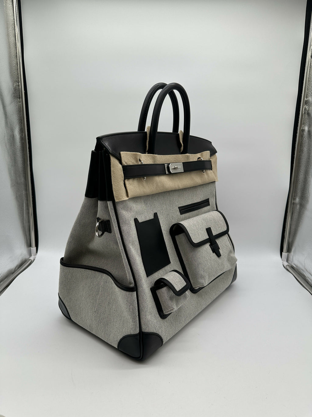 Hermès Haut A Courroies 40 Cargo Toile/Evercalf Ecru/Noir PHW W 2025
