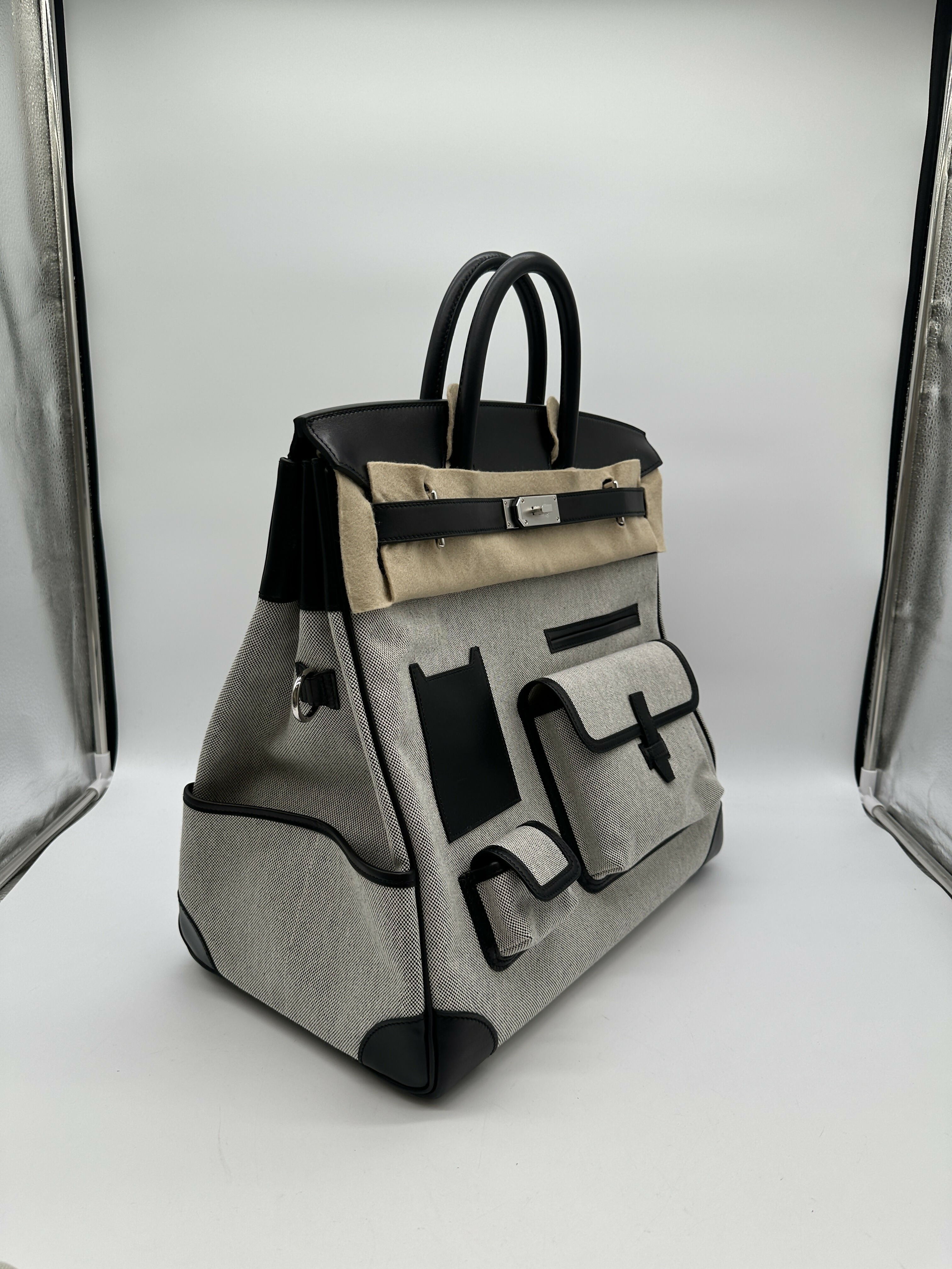 Hermès Haut A Courroies 40 Cargo Toile/Evercalf Ecru/Noir PHW W 2025