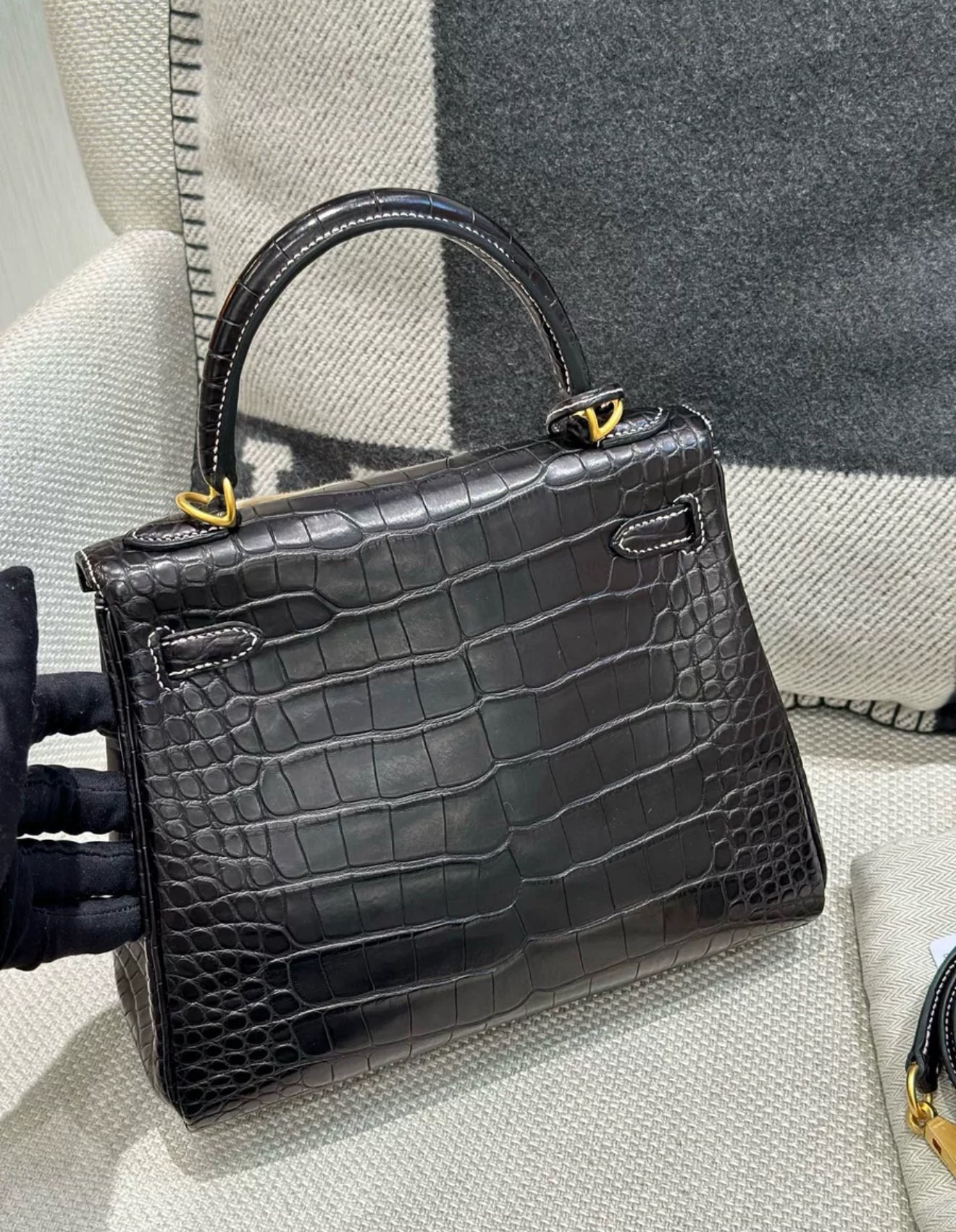 Hermes Kelly 25 Black Gold Matte Crocodile Leather Gold Hardware