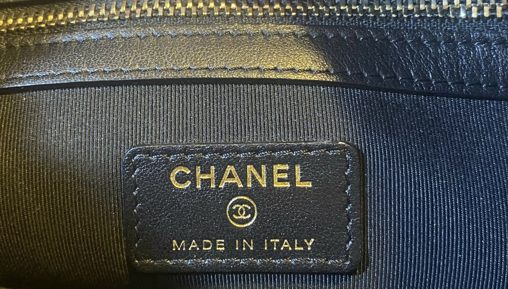Chanel 19A Paris New York Egyptian Croc Embossed Graffiti Medium O Case Clutch