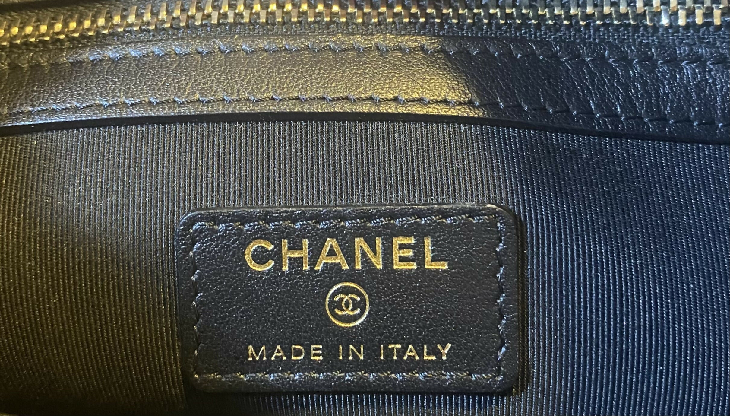 Chanel 19A Paris New York Egyptian Croc Embossed Graffiti Medium O Case Clutch