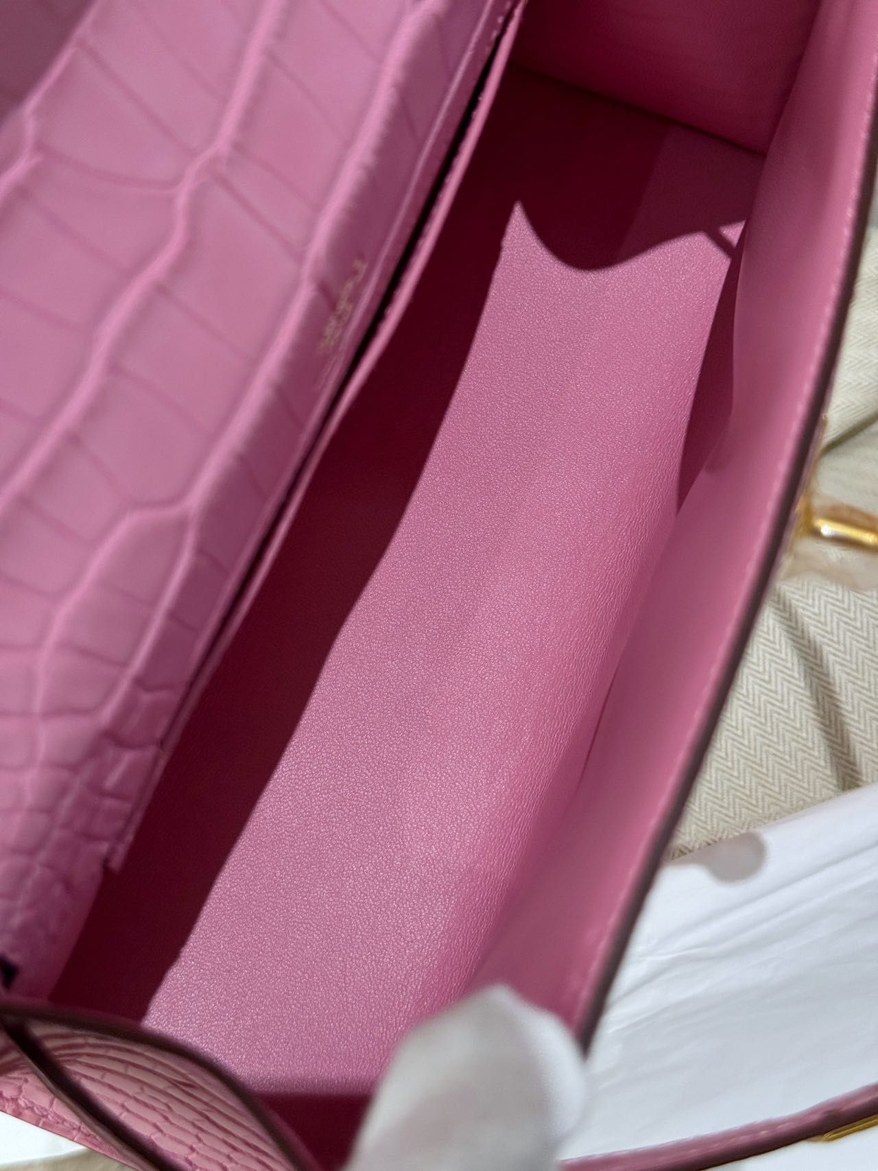 Hermès Kelly Pochette Pink Bubblegum 5P Matte Crocodile Leather Gold Hardware