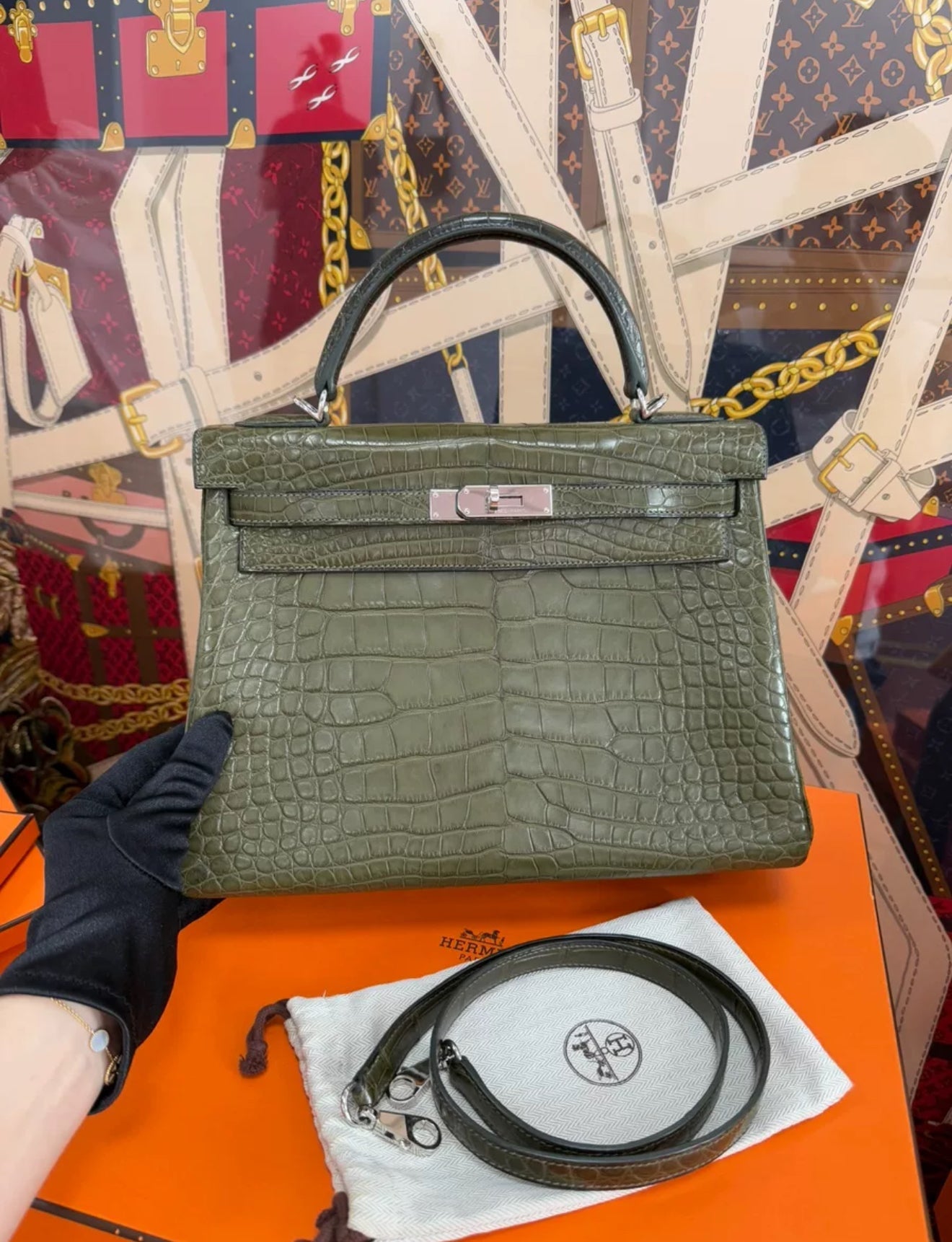 Hermès Kelly 32 olive green crocodile leather Palladium Hardware