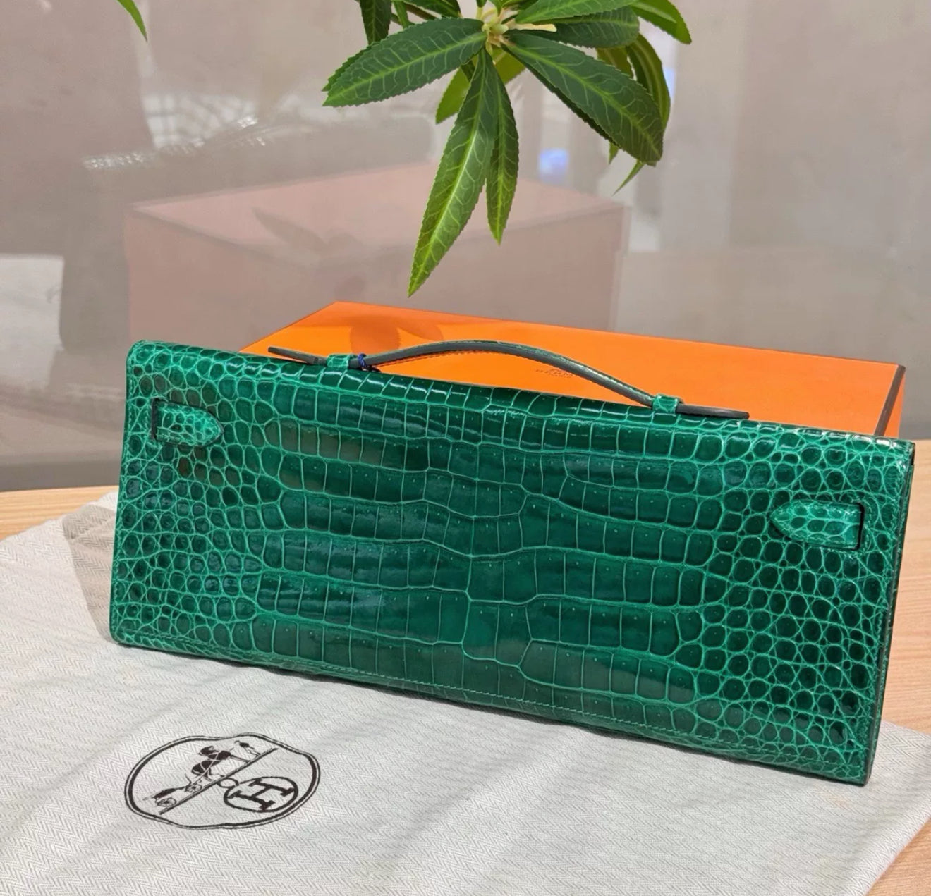 Hermes Kelly Cut Shiny emerald crocodile Leather Gold Hardware