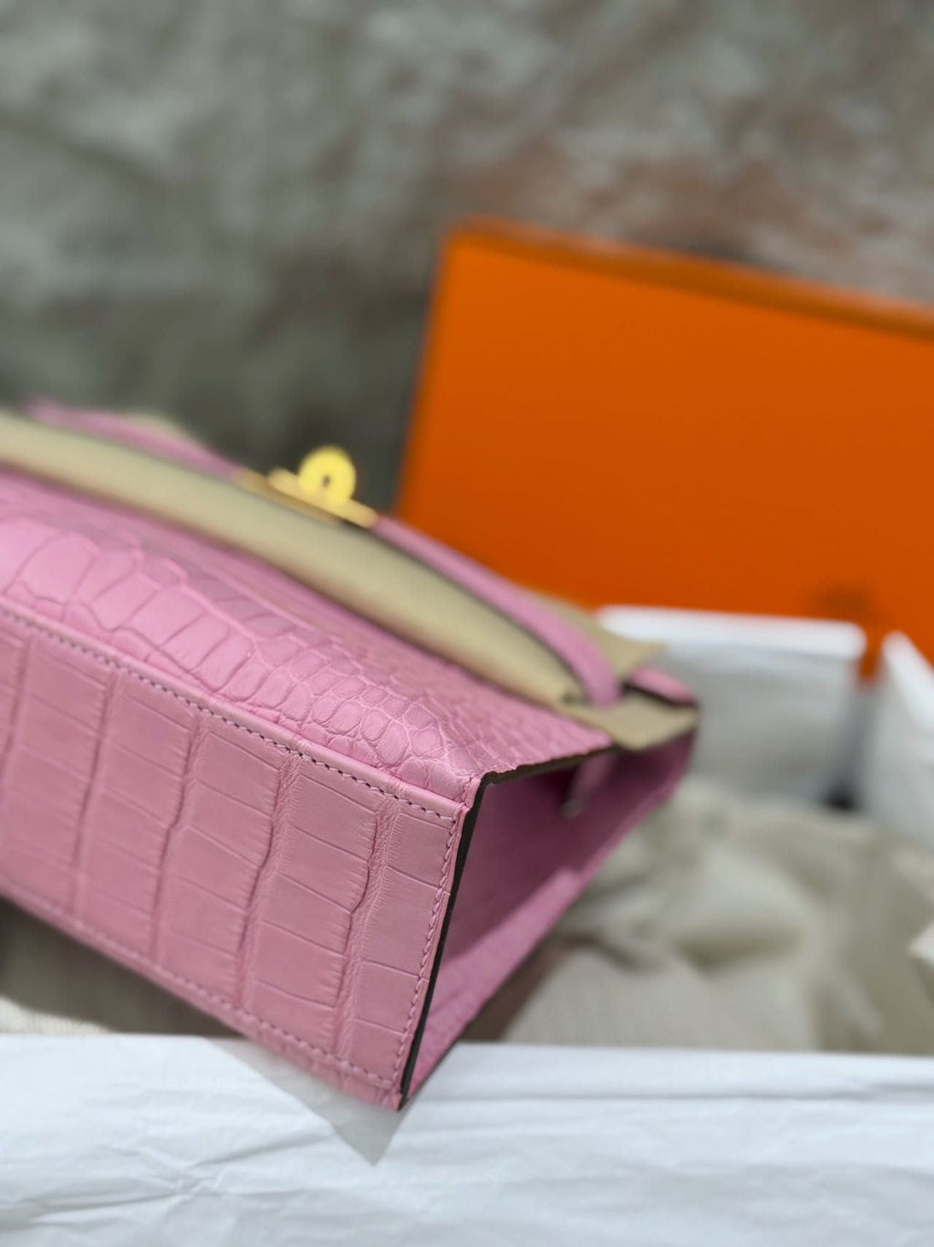 Hermès Kelly Pochette Pink Bubblegum 5P Matte Crocodile Leather Gold Hardware