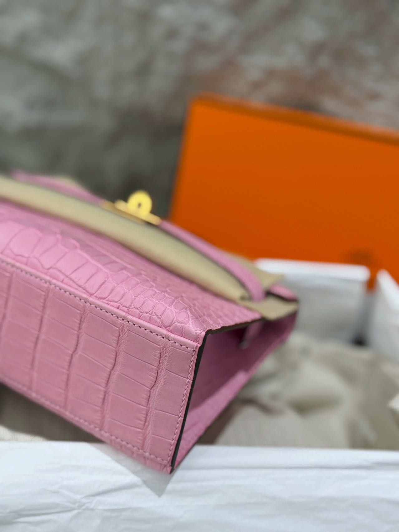 Hermès Kelly Pochette Pink Bubblegum 5P Matte Crocodile Leather Gold Hardware