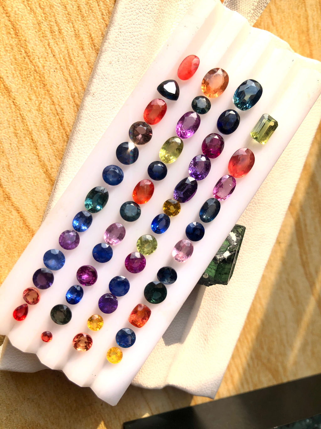 23 Carats Natural Fancy Sapphire Loose Gemstones