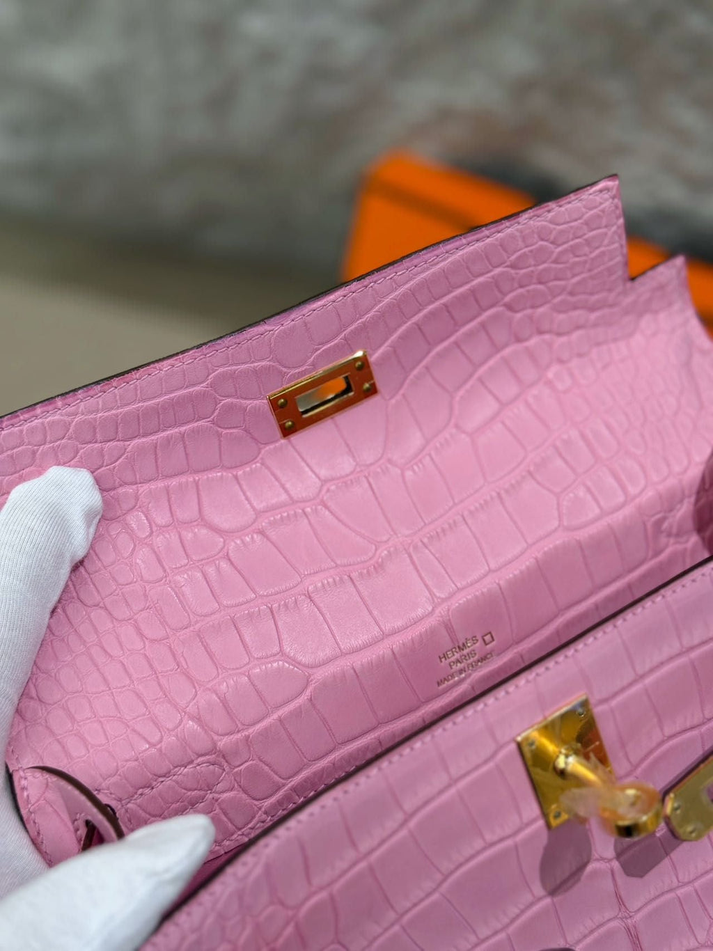 Hermès Kelly Pochette Pink Bubblegum 5P Matte Crocodile Leather Gold Hardware