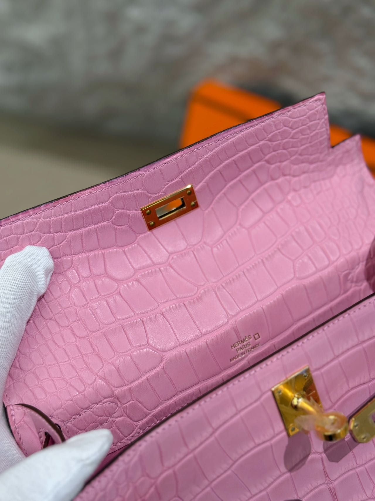 Hermès Kelly Pochette Pink Bubblegum 5P Matte Crocodile Leather Gold Hardware
