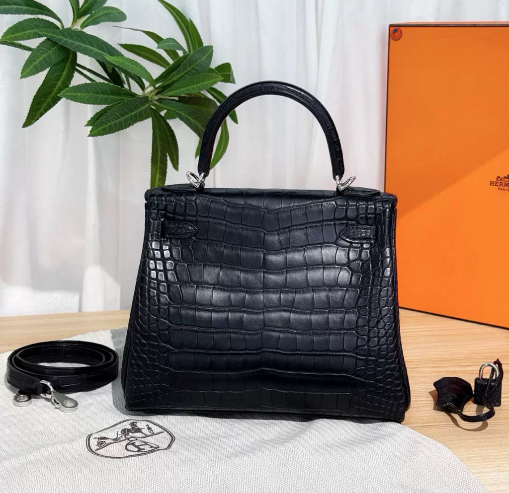 Hermès Kelly 25 Black Matte Crocodile Leather Palladium Hardware