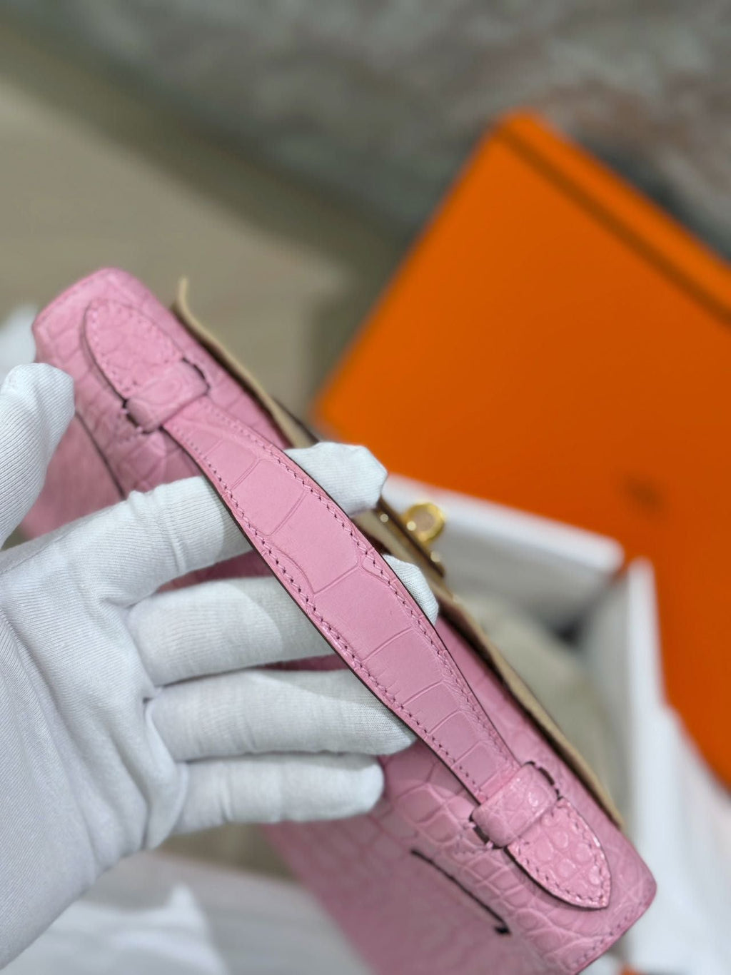 Hermès Kelly Pochette Pink Bubblegum 5P Matte Crocodile Leather Gold Hardware