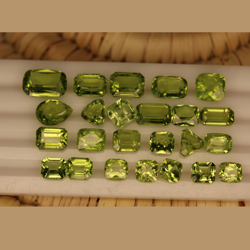 32 carats Natural Apple Green Peridots Stones
