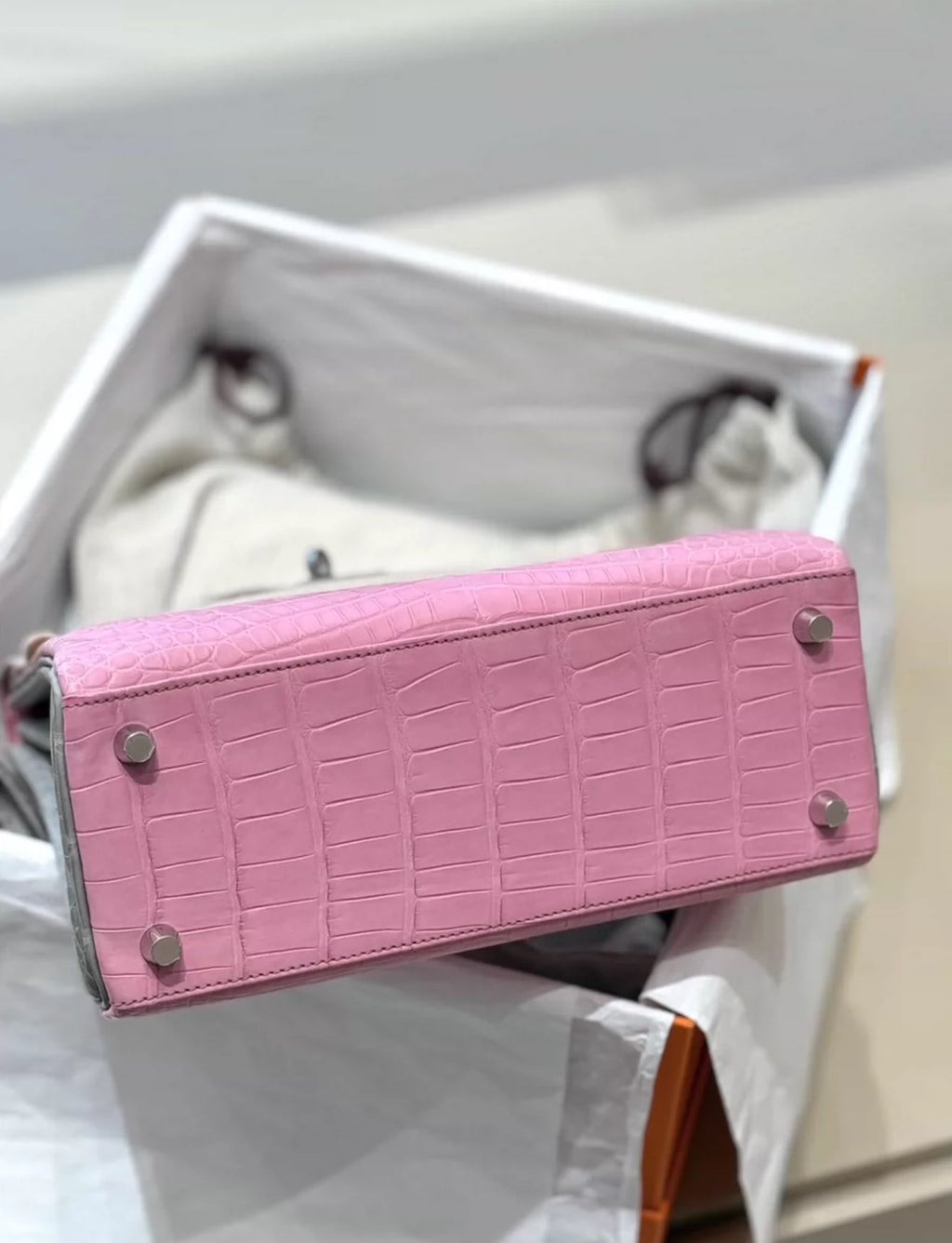 Hermès Kelly 25 5P Bubblegum & Pearl Gray Matte Crocodile Leather Palladium Hardware