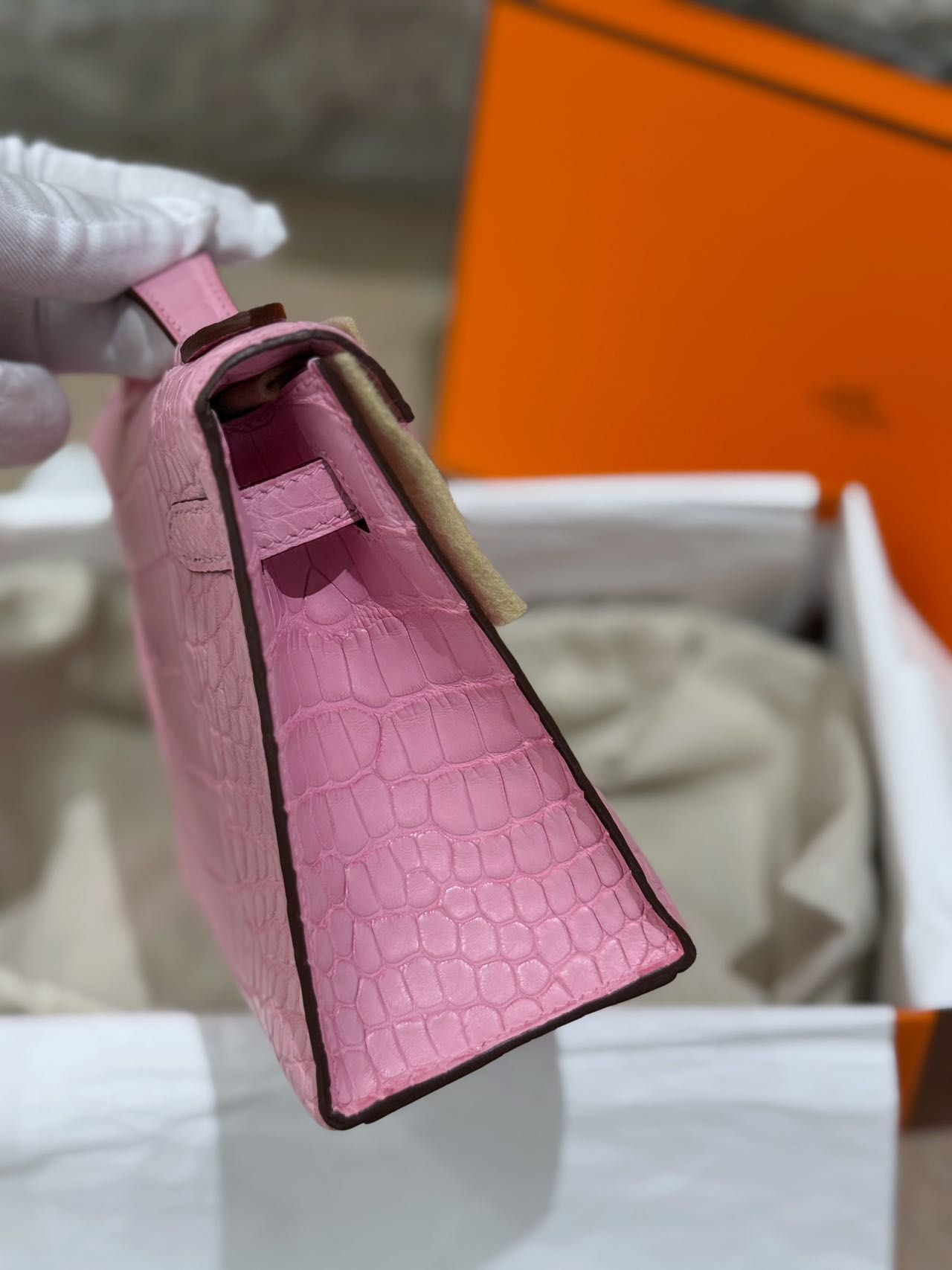 Hermès Kelly Pochette Pink Bubblegum 5P Matte Crocodile Leather Gold Hardware