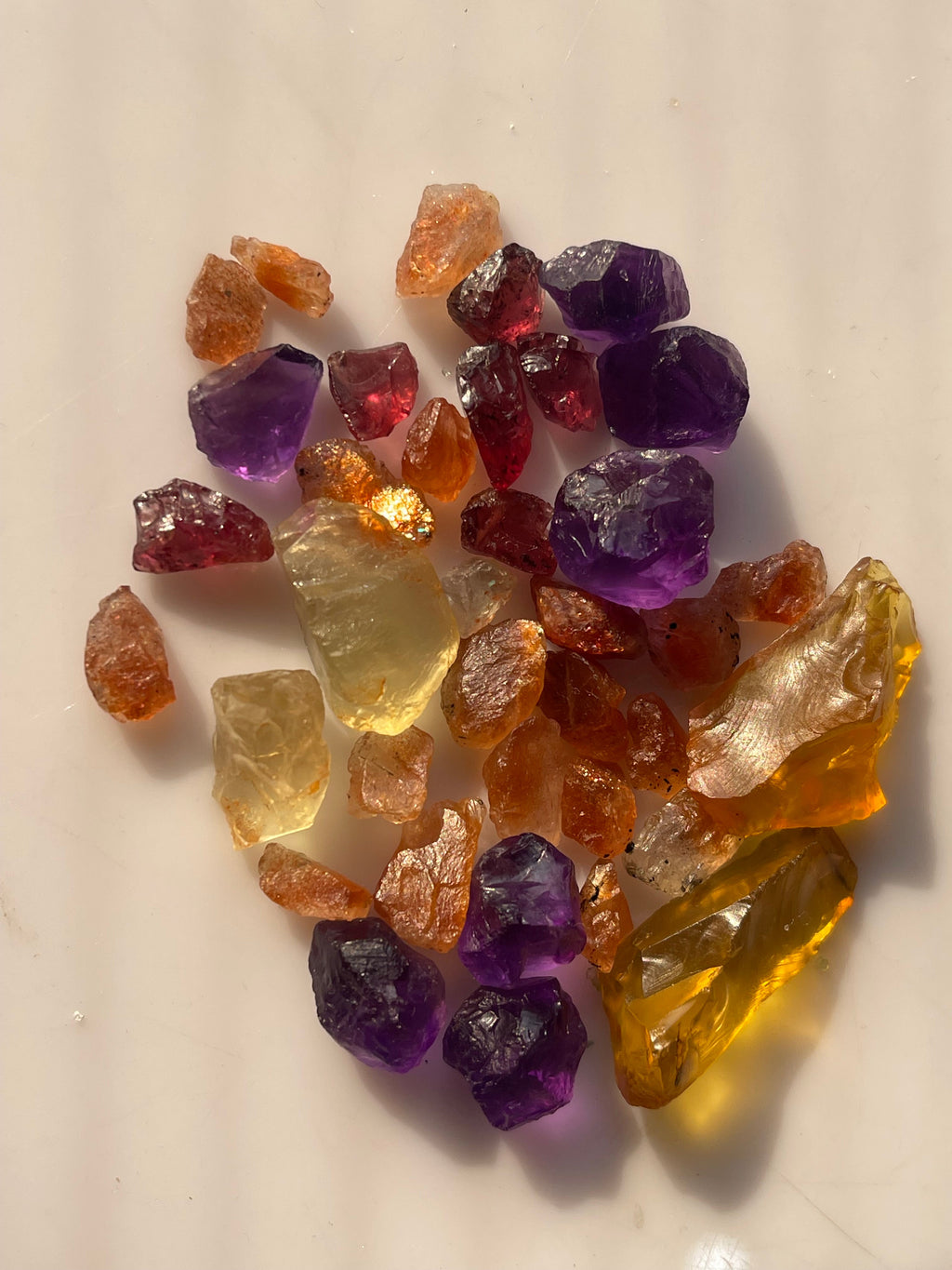 140 carats Deal of Raw Amethyst, Amber, Orthoclase, Garnet, Sunstone
