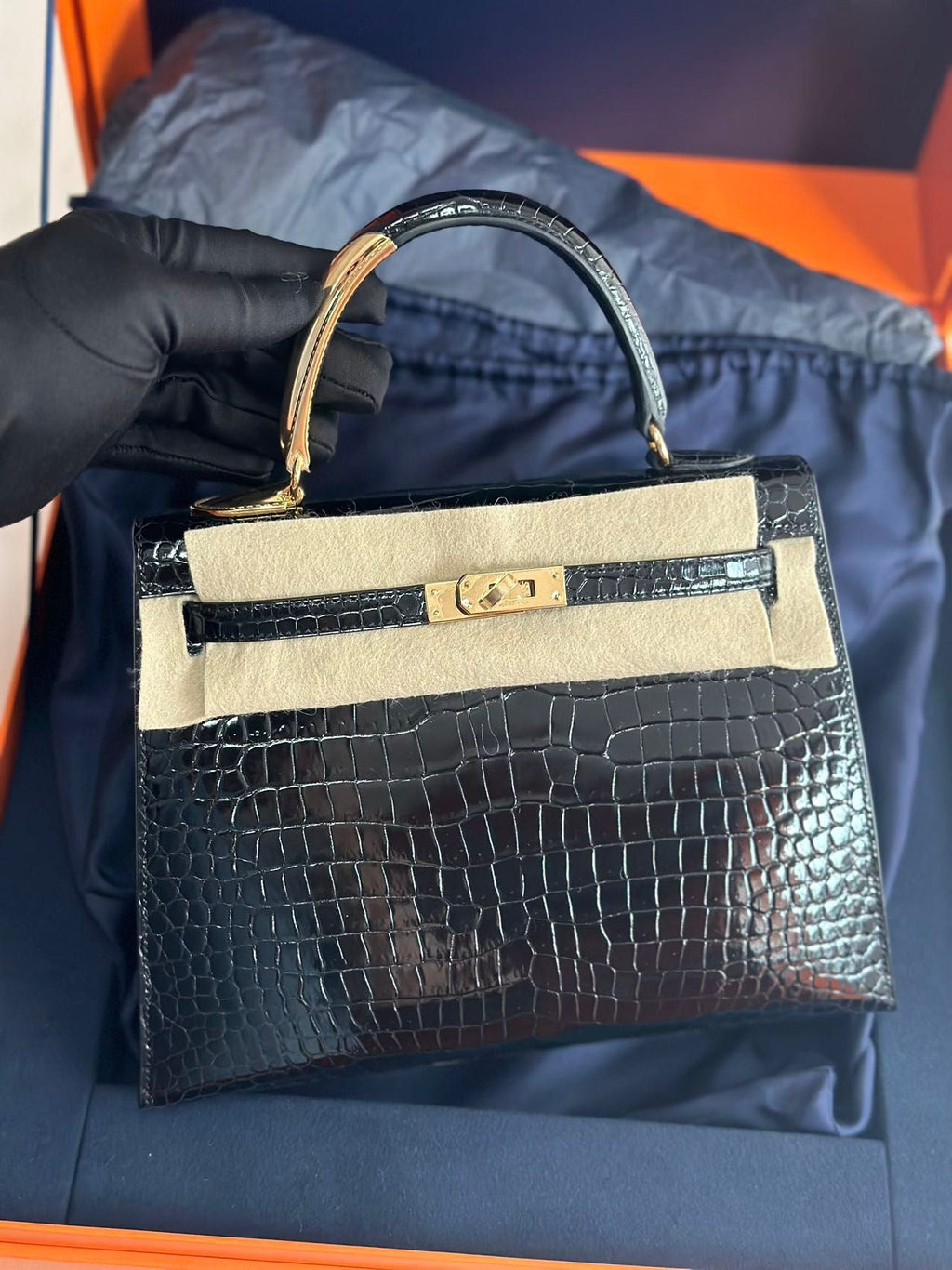Hermès Kelly Midas 25 Noir Shiny Crocodile Porosus 18k yellow gold hardware & handle
