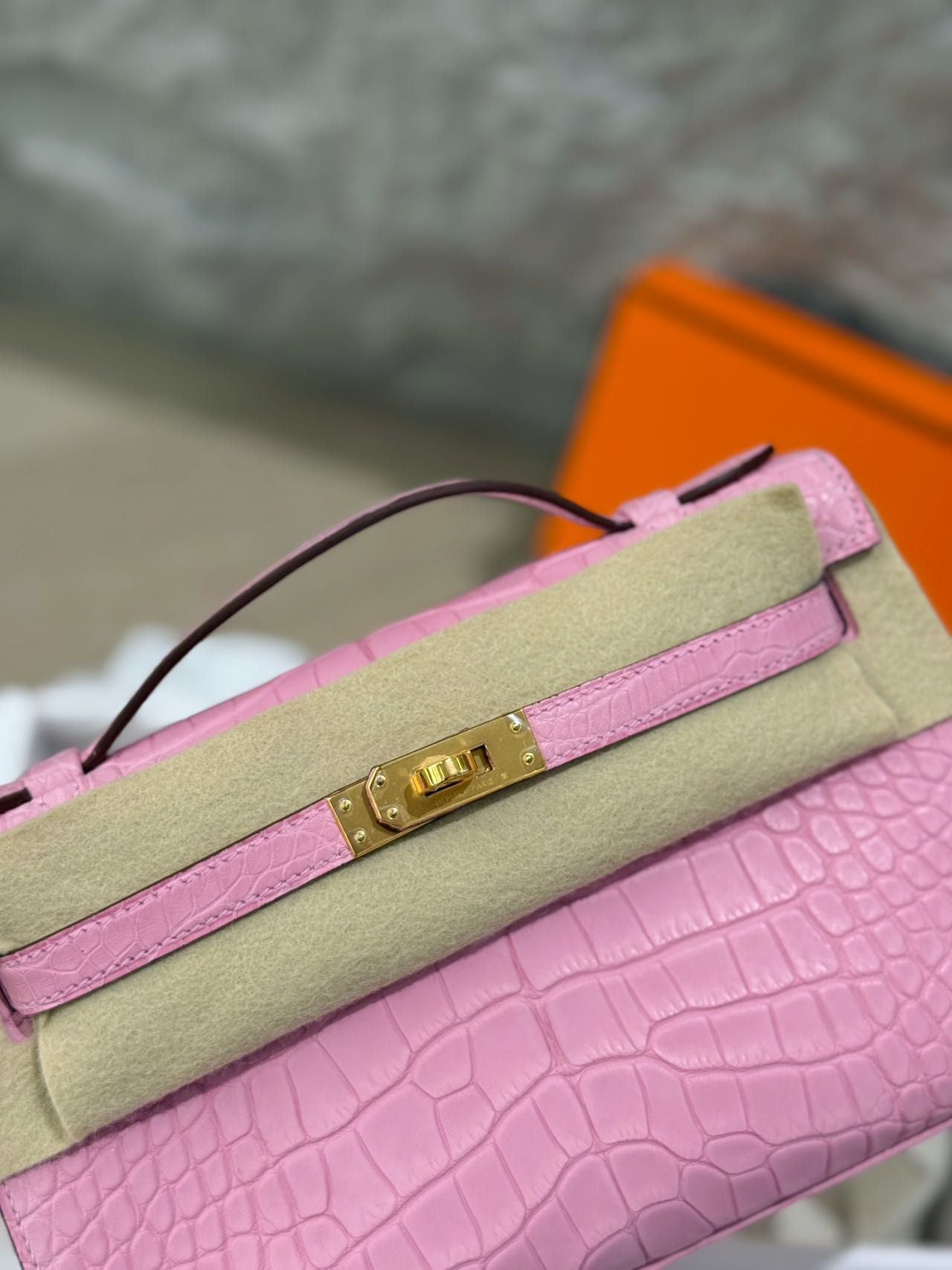 Hermès Kelly Pochette Pink Bubblegum 5P Matte Crocodile Leather Gold Hardware