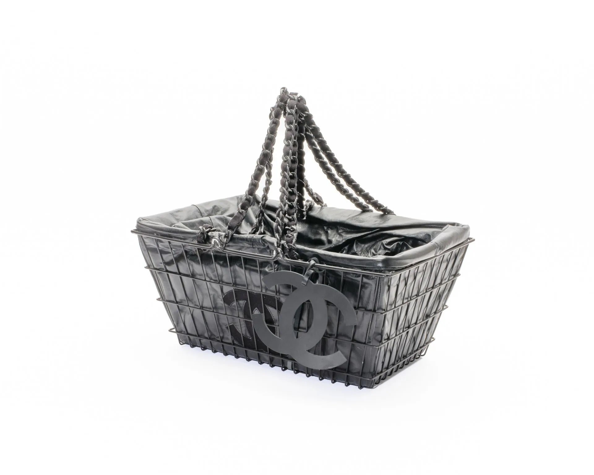 Rare CHANEL 2014-2015 basket bag in black patent metal with inner cover in colored lambskin leather and double intertwined chain handle