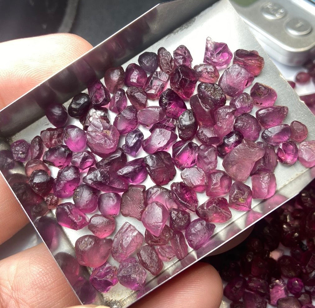 1500carats Umbalitete Garnets and Mehenge Spinels Rough Stones Deal for Faceting