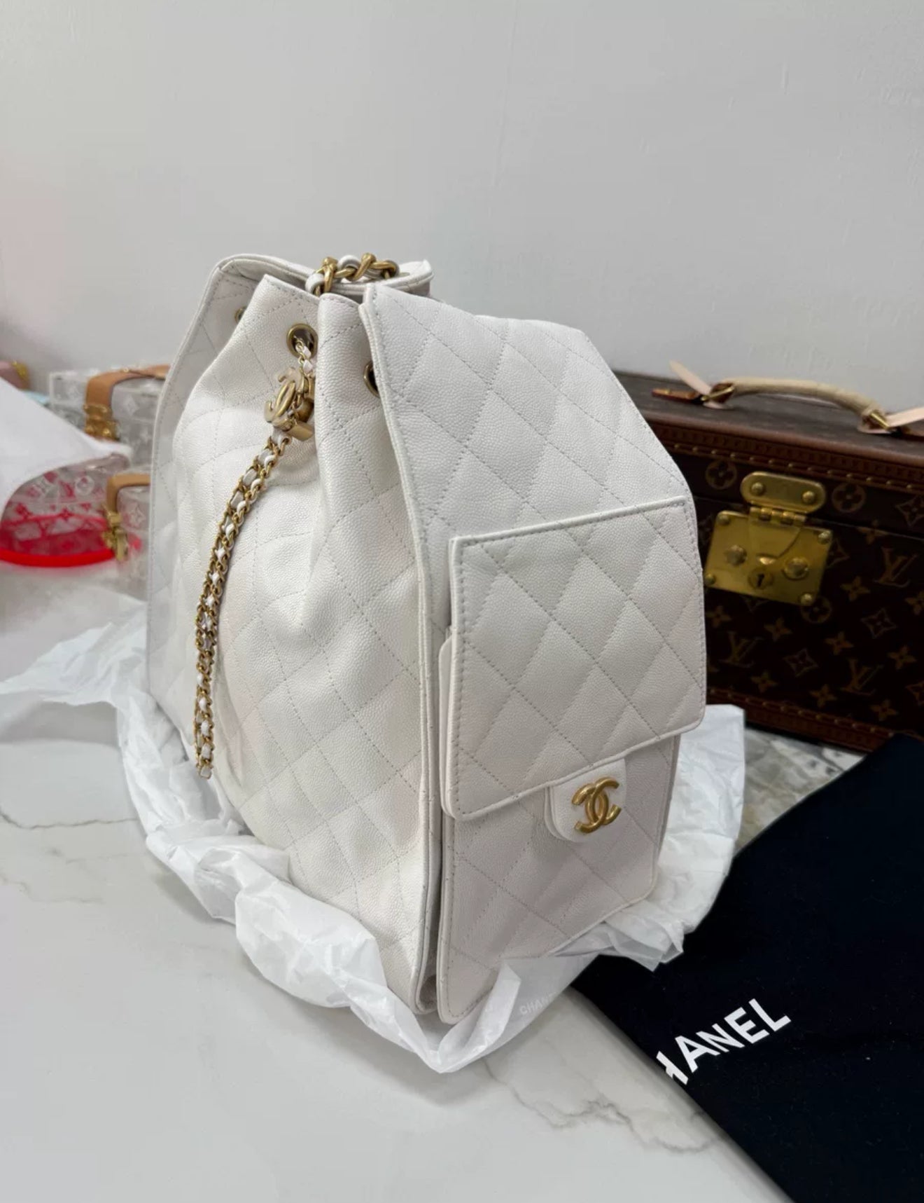 Chanel 25 hobo bag Medium white Lychee Leather gold hardware top handle
