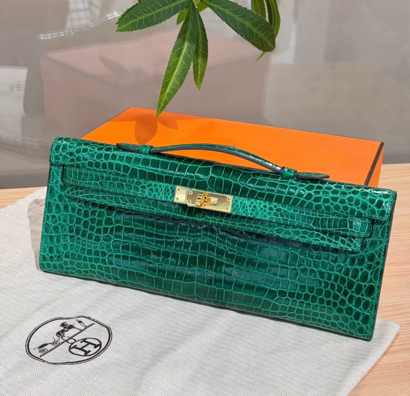 Hermes Kelly Cut Shiny emerald crocodile Leather Gold Hardware