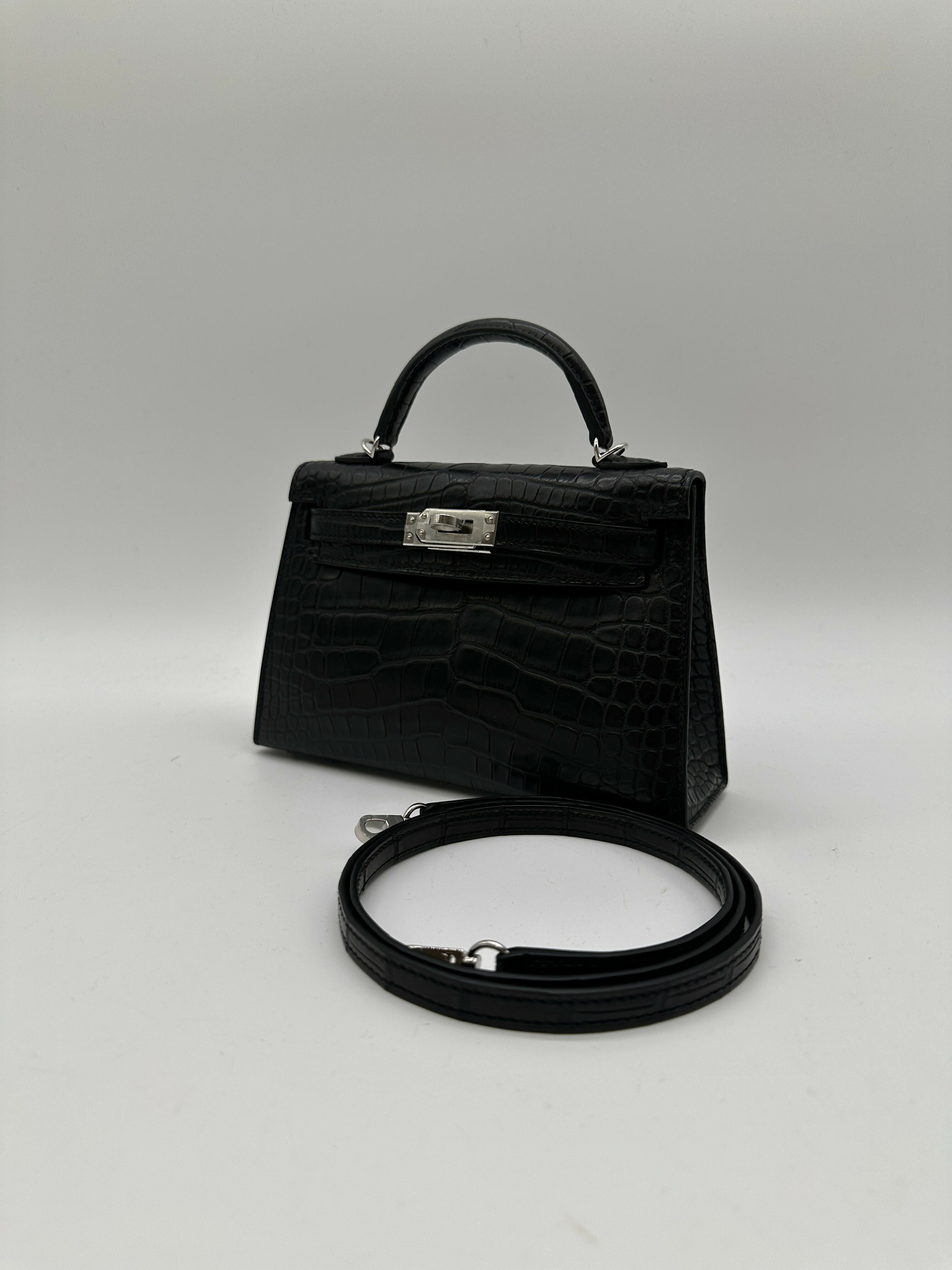 Hermès Kelly 20 Black Matte Alli Missi PHW B 2023