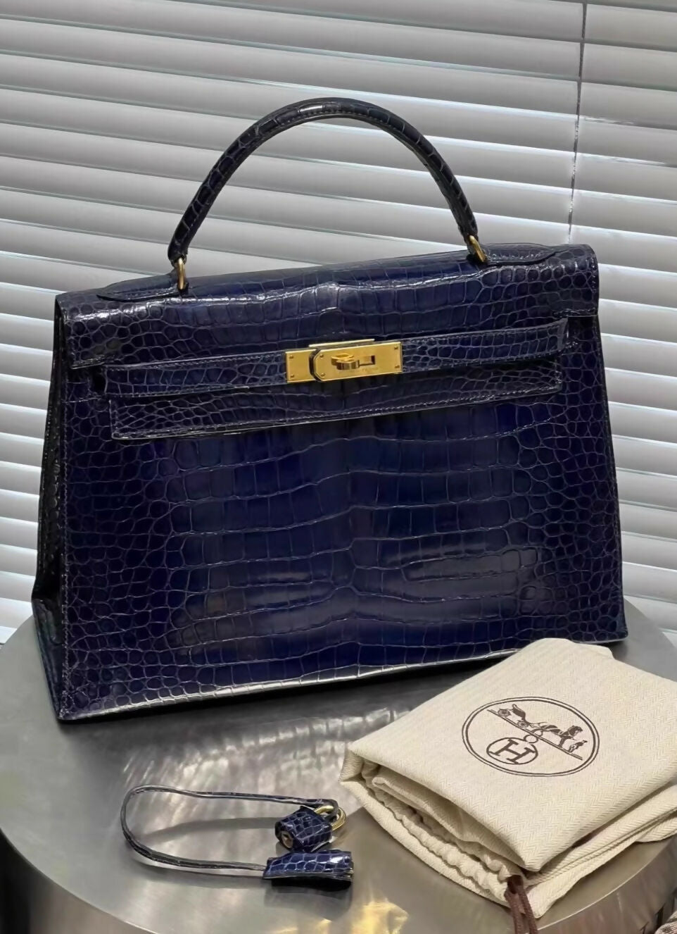 Hermès kelly 32 Blue sapphire shiny Crocodile leather gold hardware