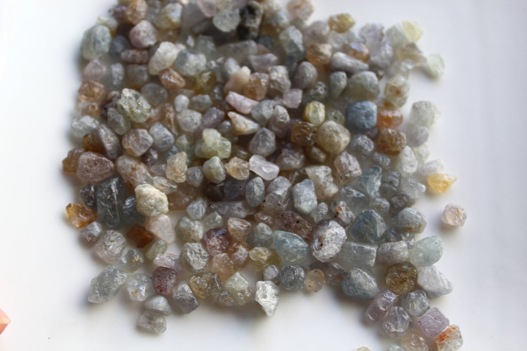 1 kg Raw Sapphire for Cabbing / Carving - Rough Sapphire Crystals