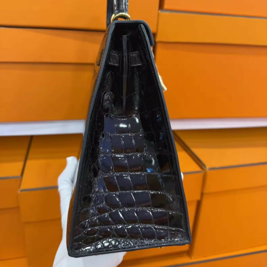 Hermès Kelly 25 Black Shiny Crocodile Leather with Gold Hardware