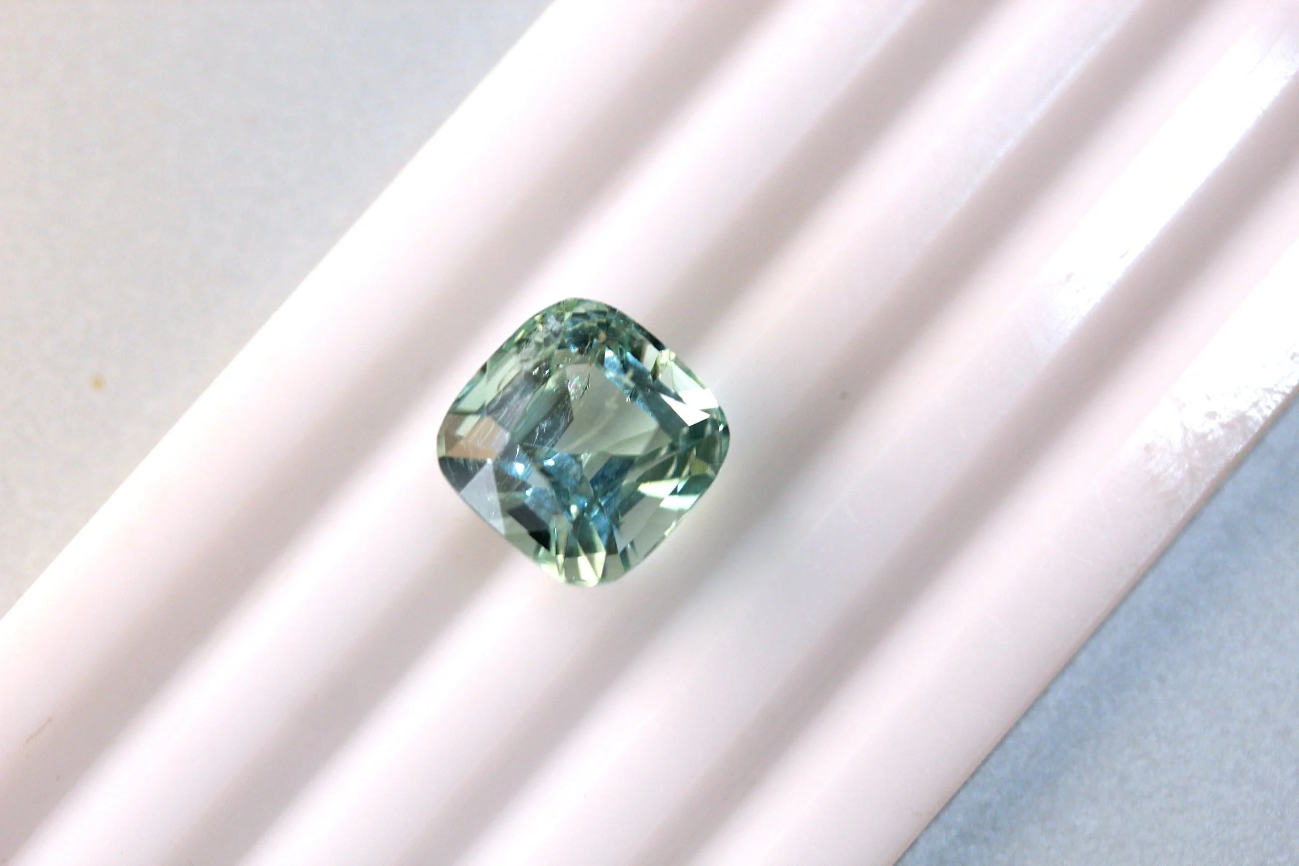 Buy This Single Piece Of Aquamaine Stone To Add in Your Collection