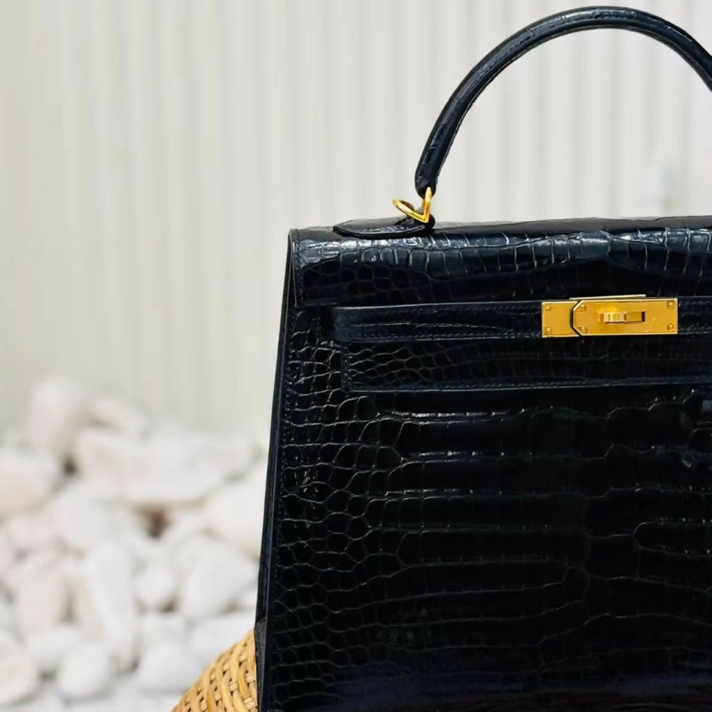 Hermès Kelly 32 Black Shiny Crocodile Leather Gold Hardware