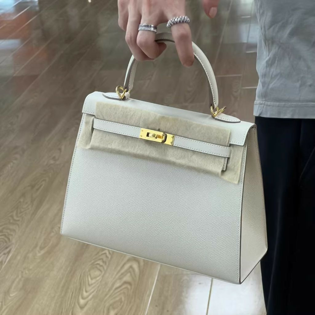 Hermès Kelly 25 Ecru Epsom Leather with Gold Hardware