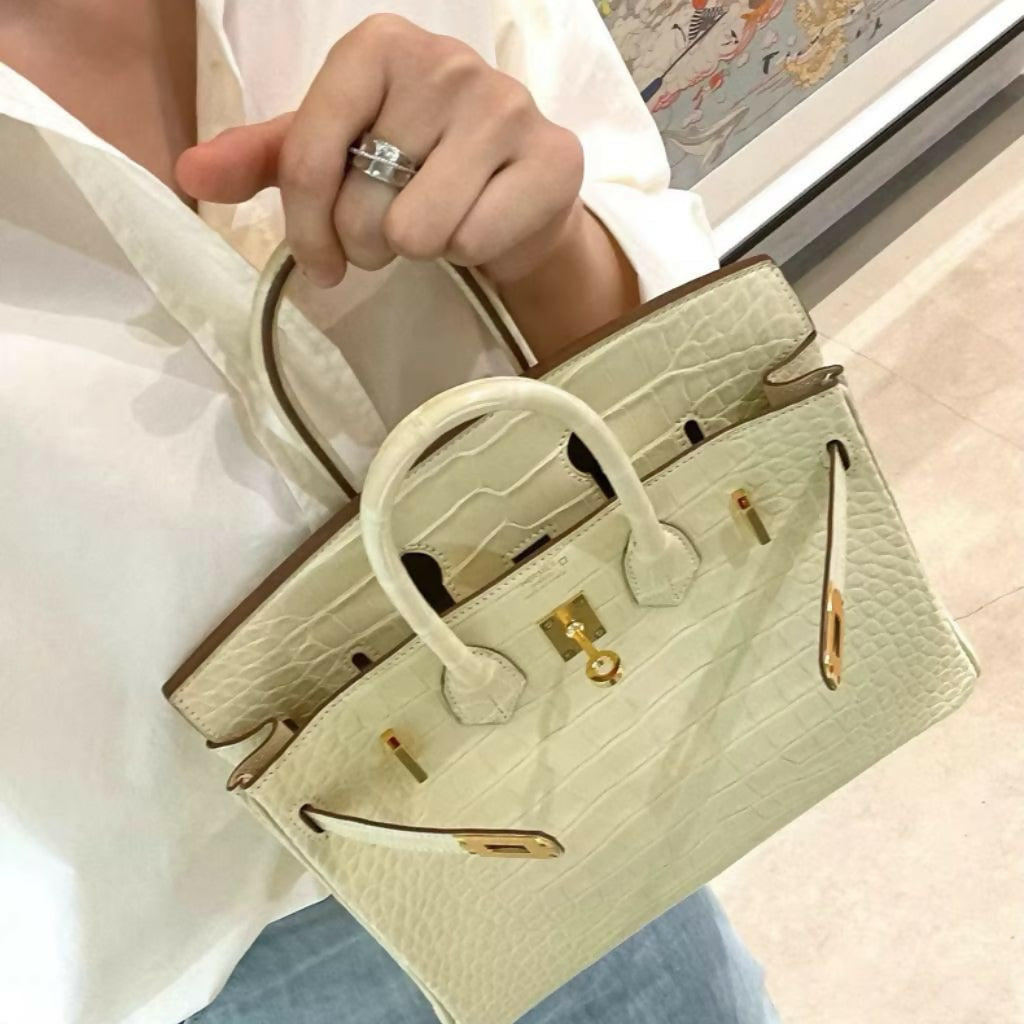 Hermès Birkin 25 Vanille Matte Alligator Gold Hardware