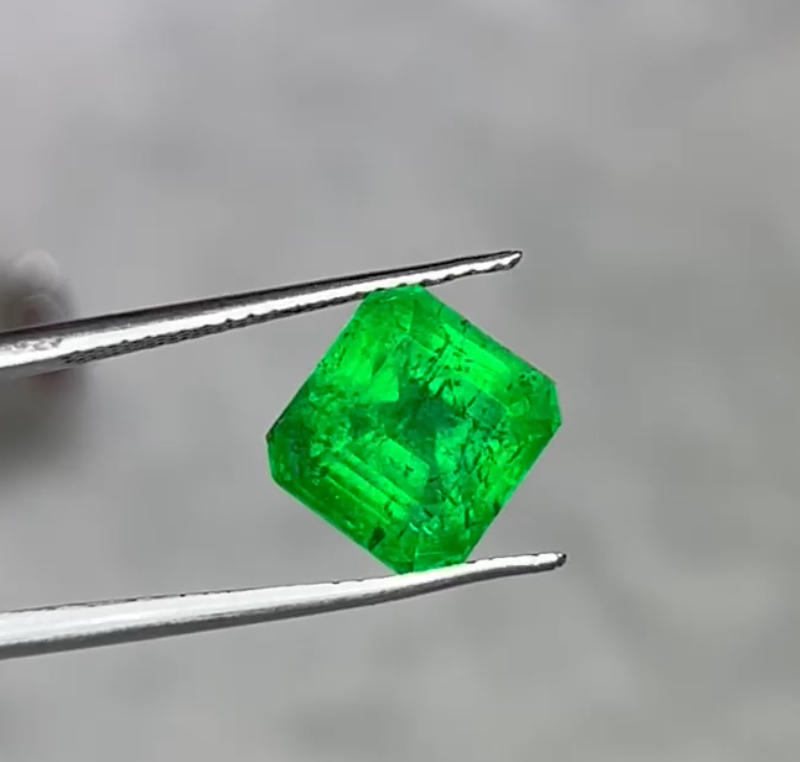 1 carats Cushion Natural Green Emerald from Swat