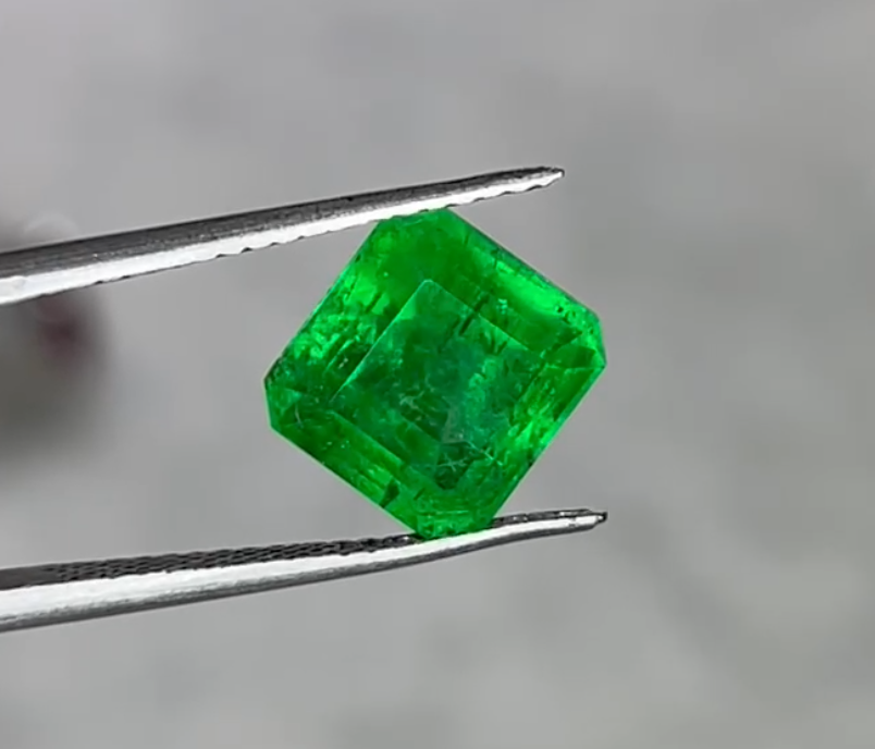 1 carats Cushion Natural Green Emerald from Swat