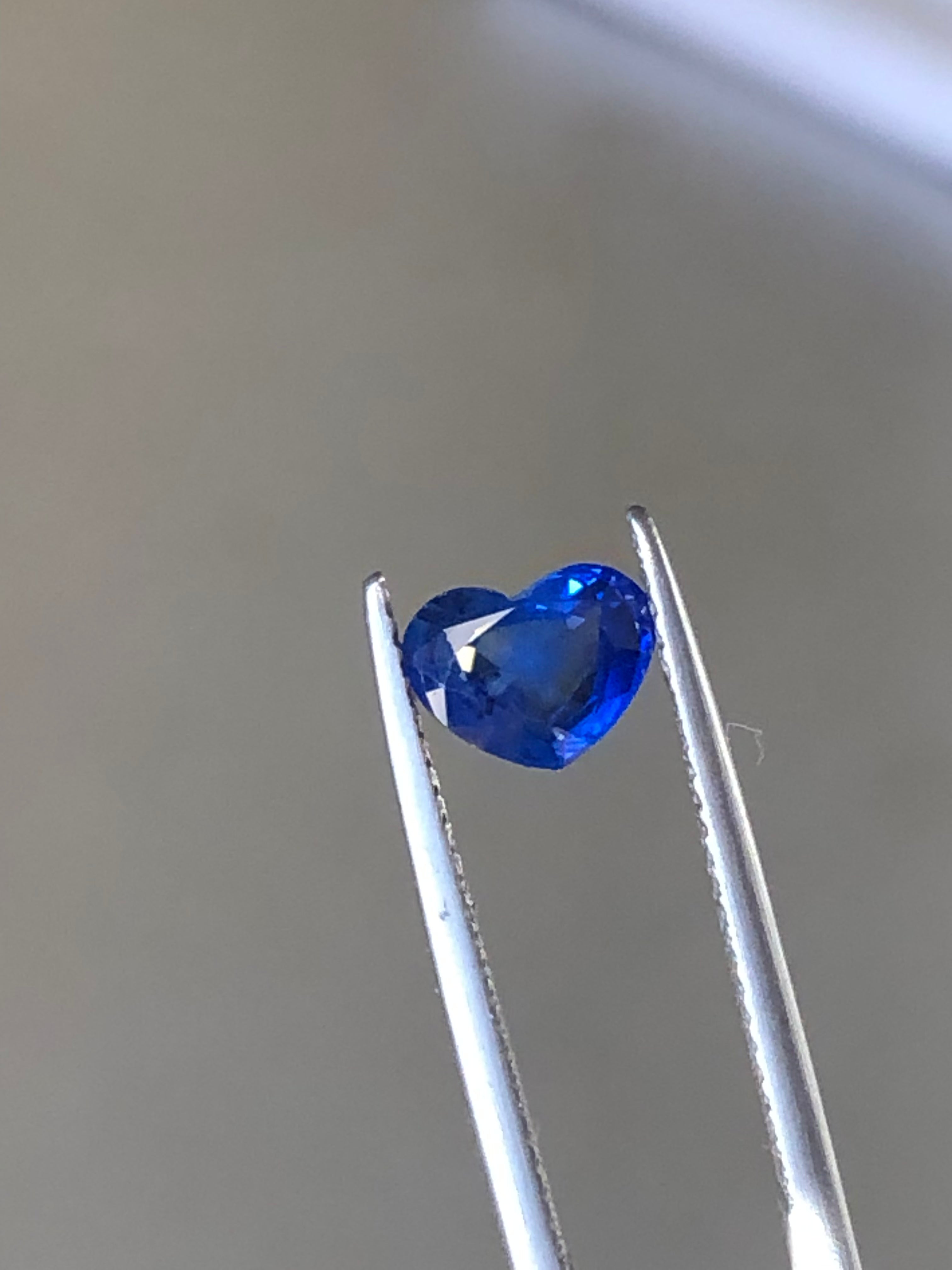 0.87 carats Heart Shape Royal Blue Sapphire