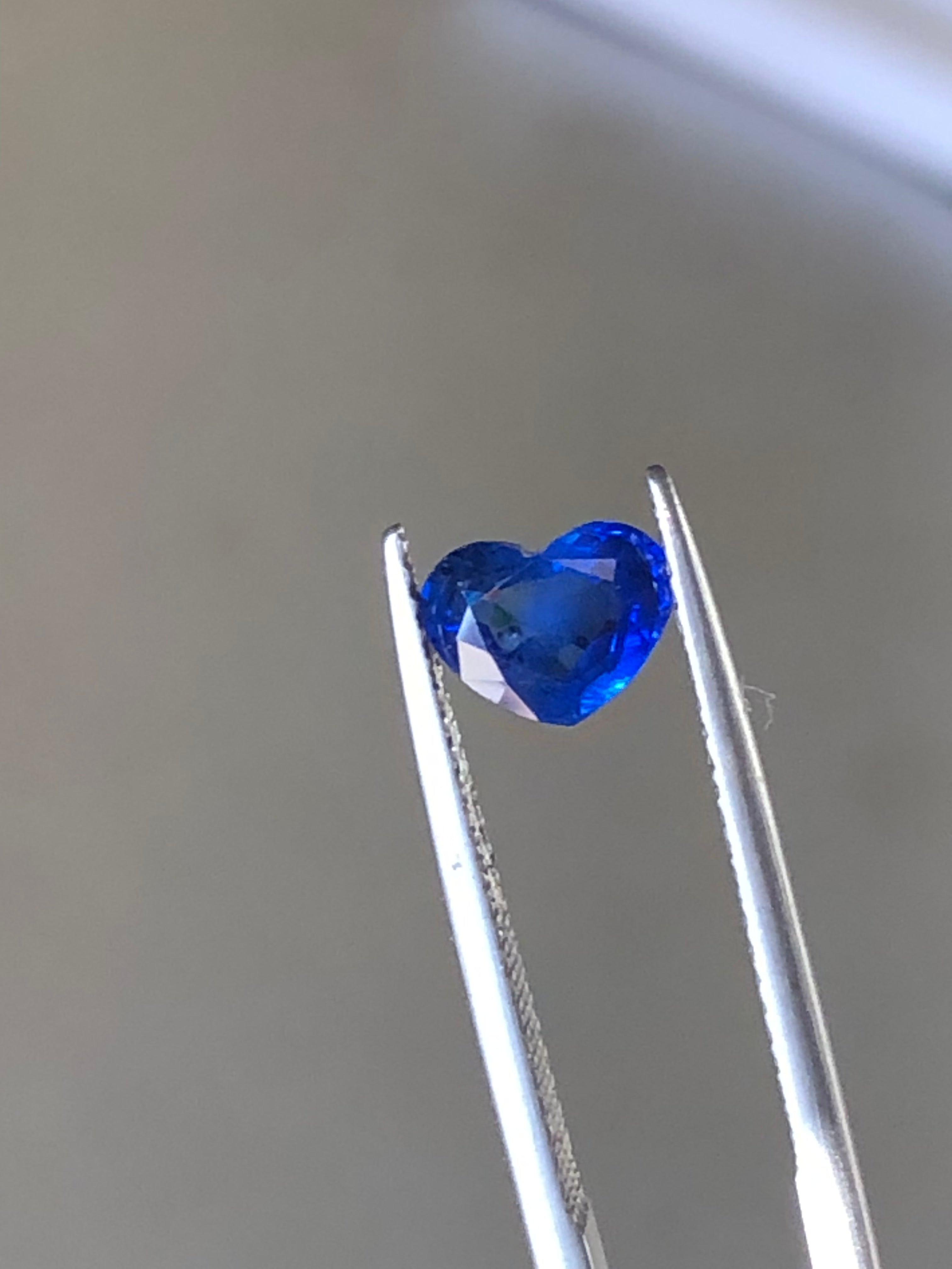 0.87 carats Heart Shape Royal Blue Sapphire
