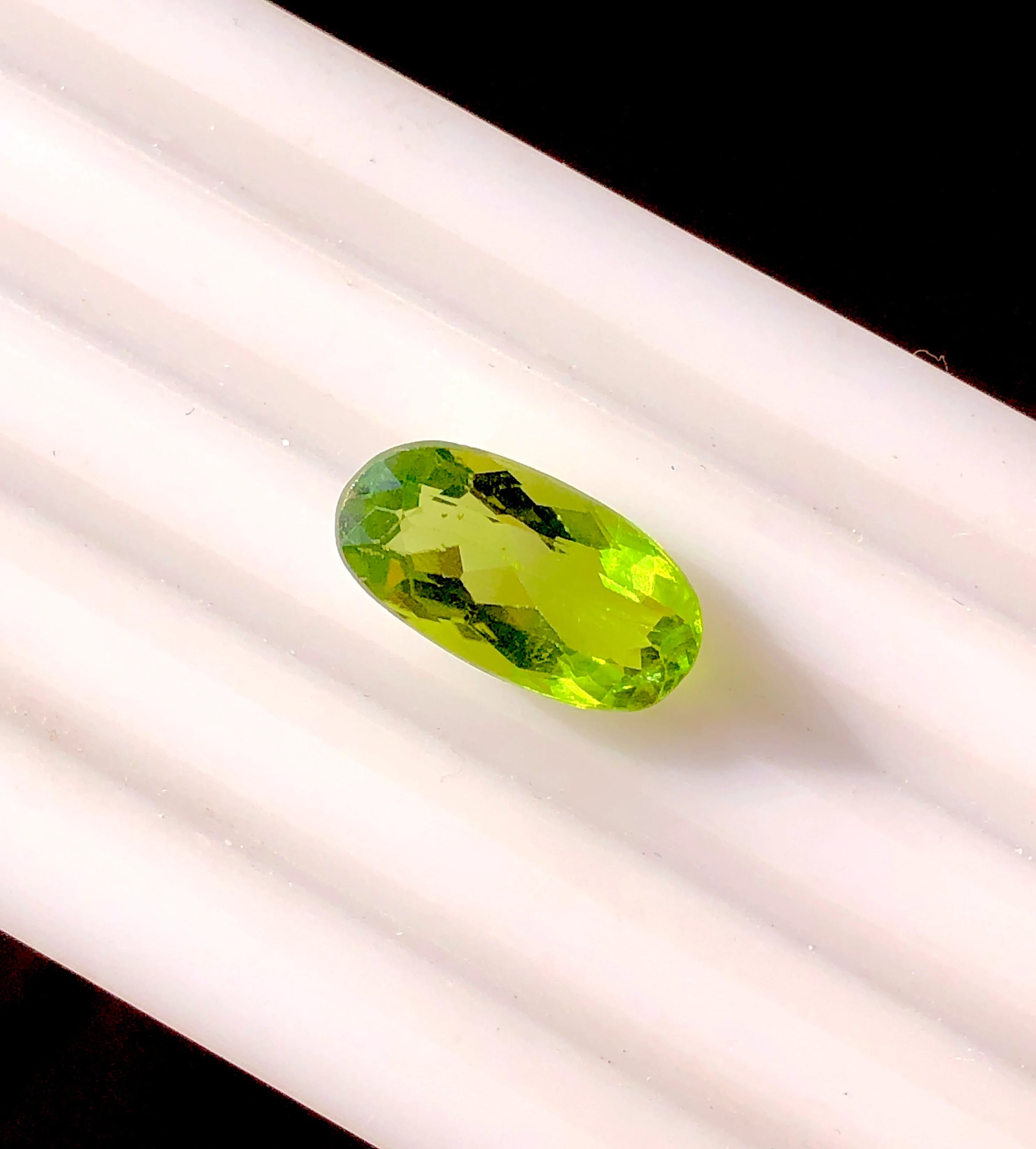 3.48 Carats Loose Oval Shape Green Peridot Stone