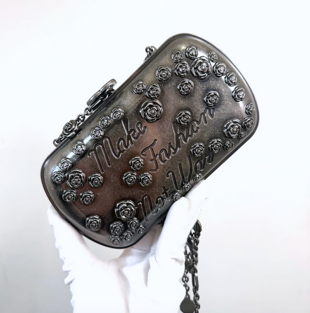 Chanel 2015 Make Fashion Not War Minaudière-2