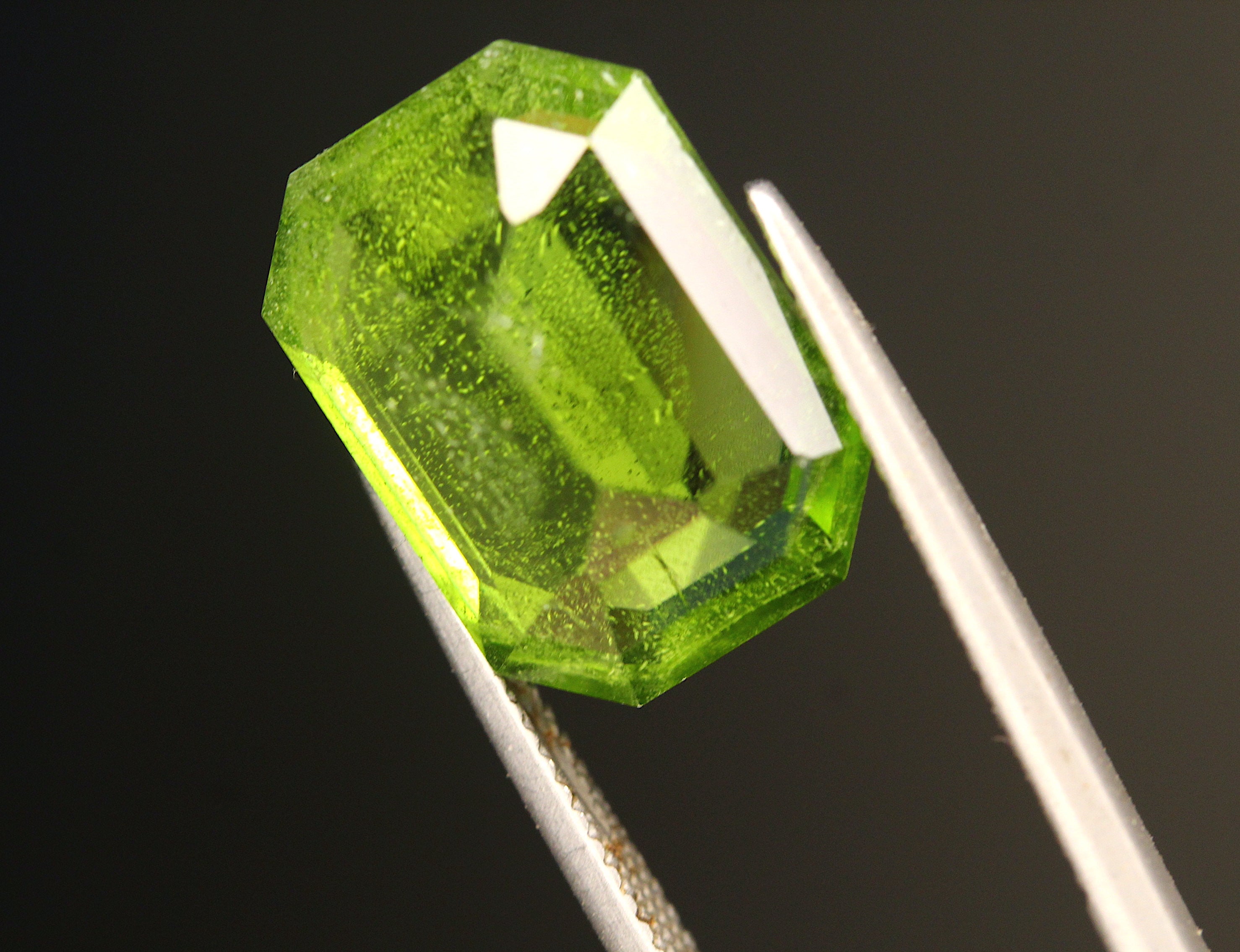 13 carats Emerald Natural Vivid Green Peridot